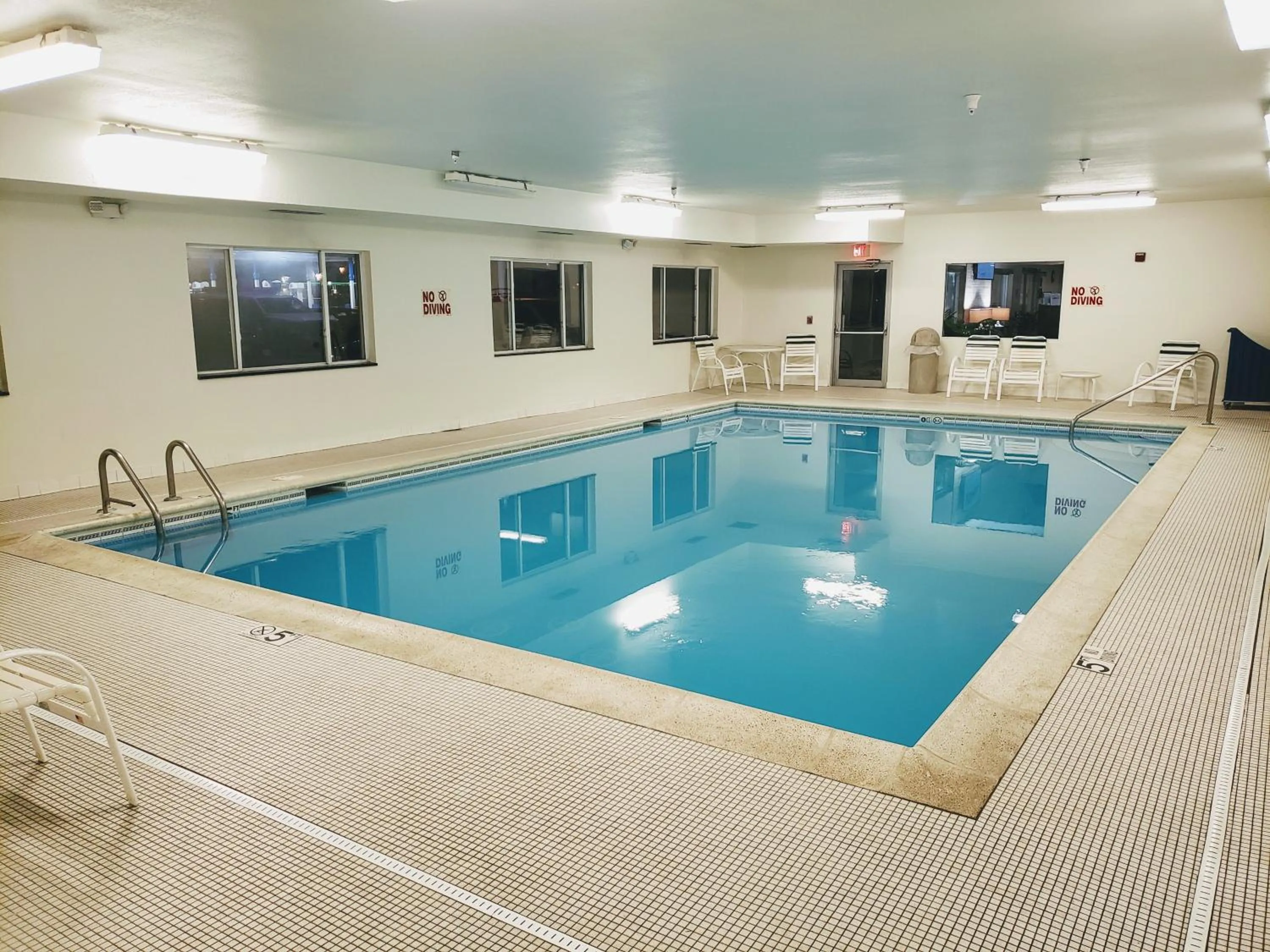 Swimming pool in Days Inn & Suites by Wyndham Morris I-80