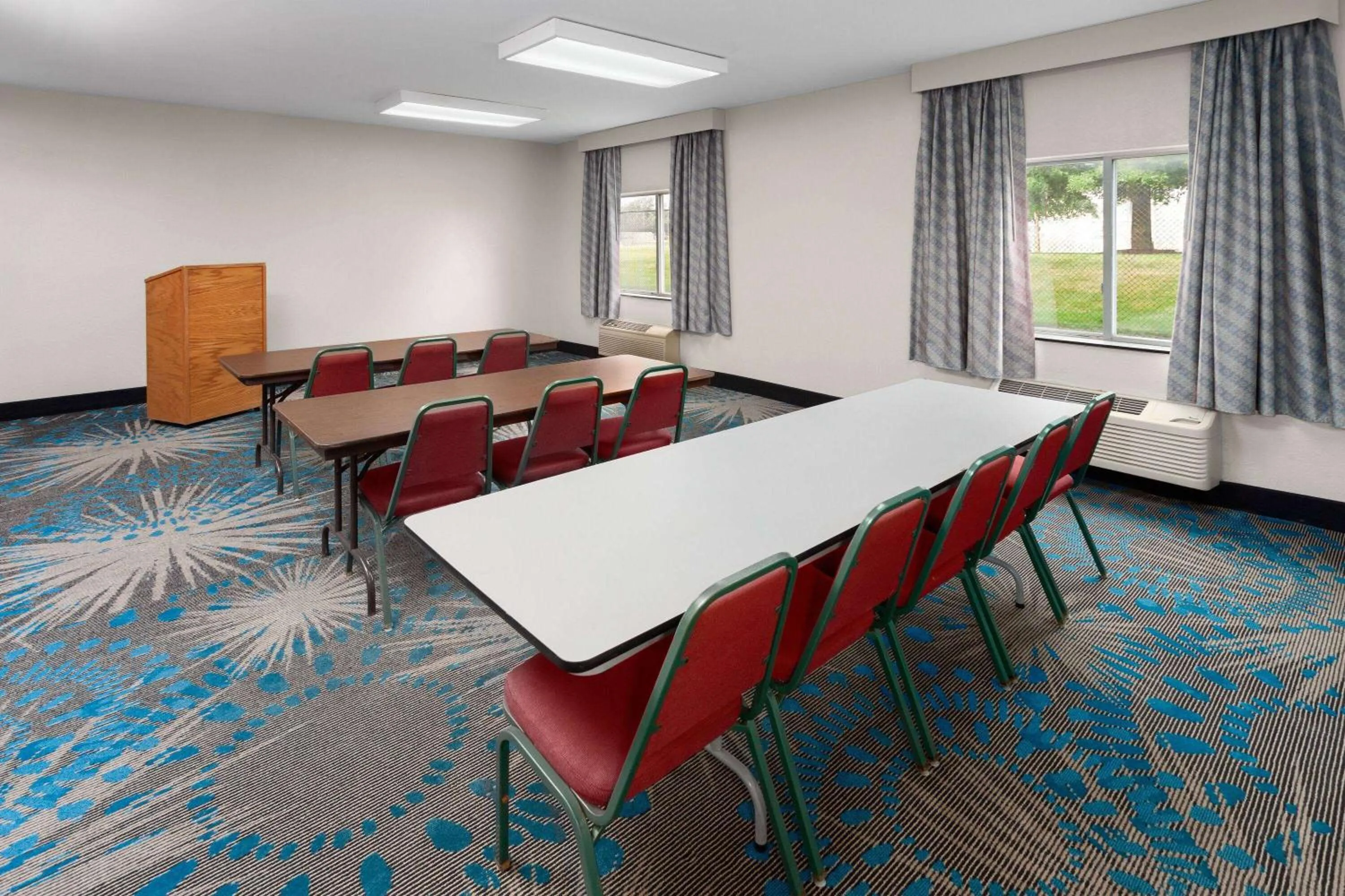 Meeting/conference room in Days Inn & Suites by Wyndham Morris I-80