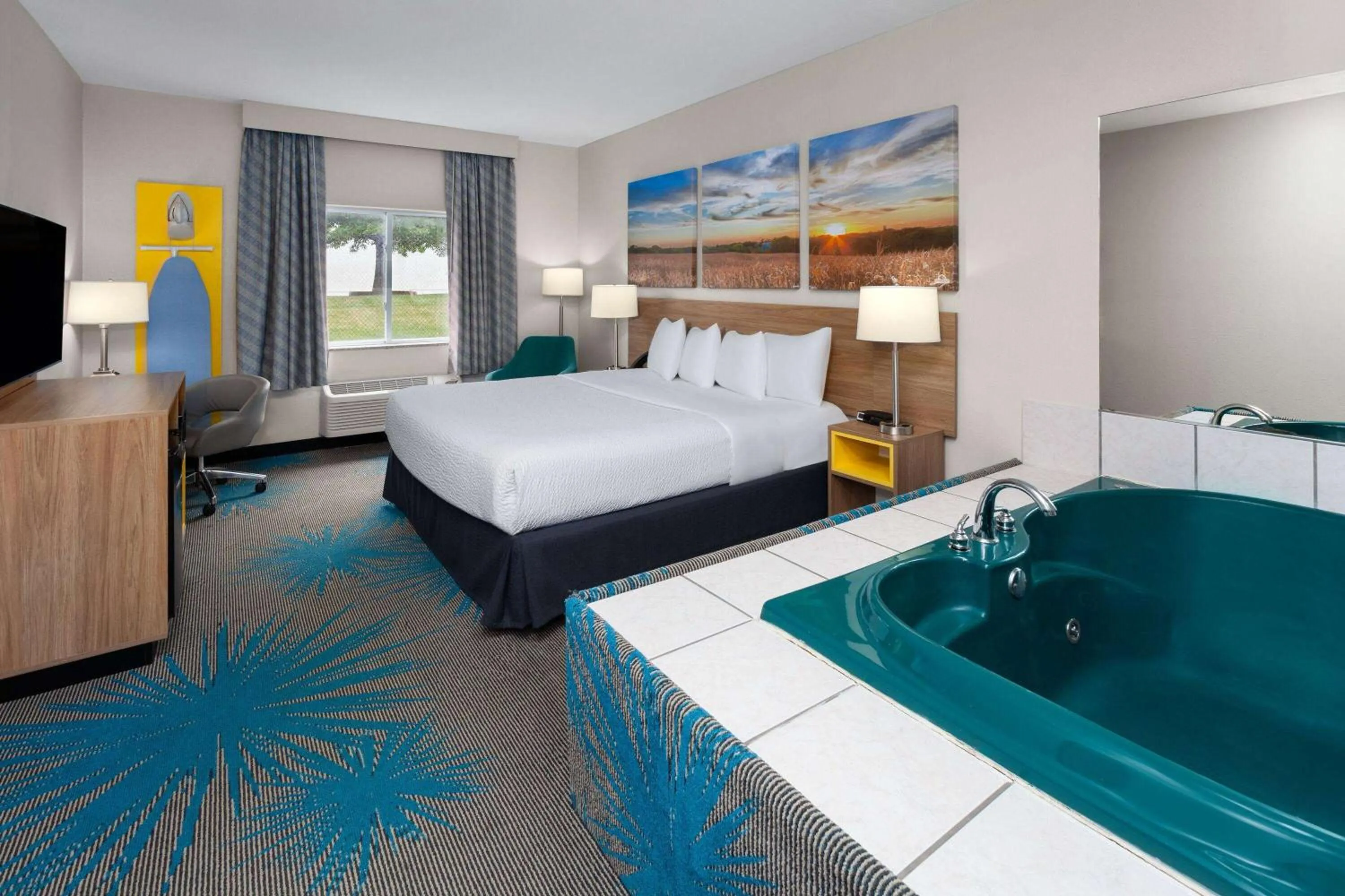 Bath, Bed in Days Inn & Suites by Wyndham Morris I-80