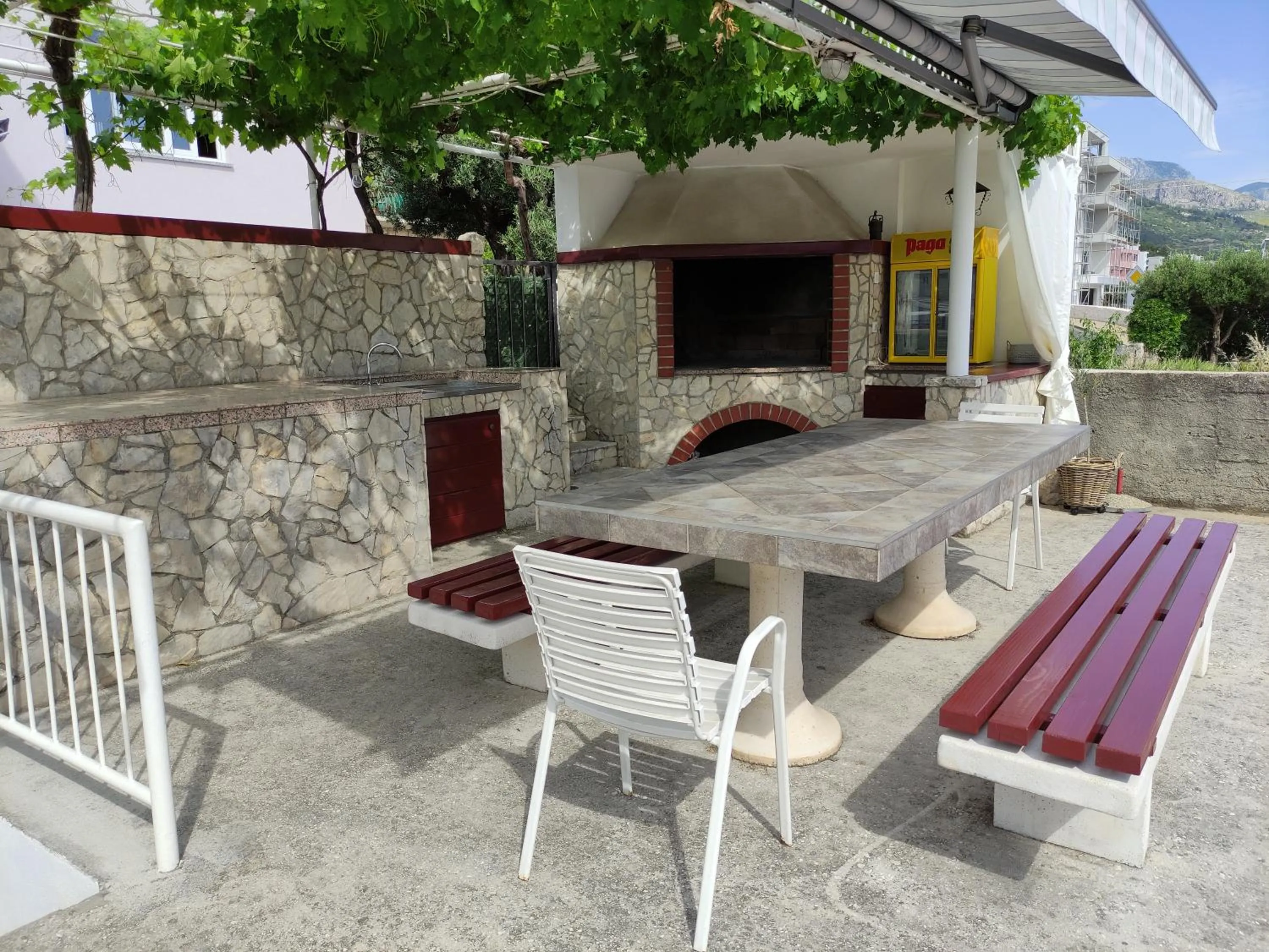 BBQ facilities in Villa Radić