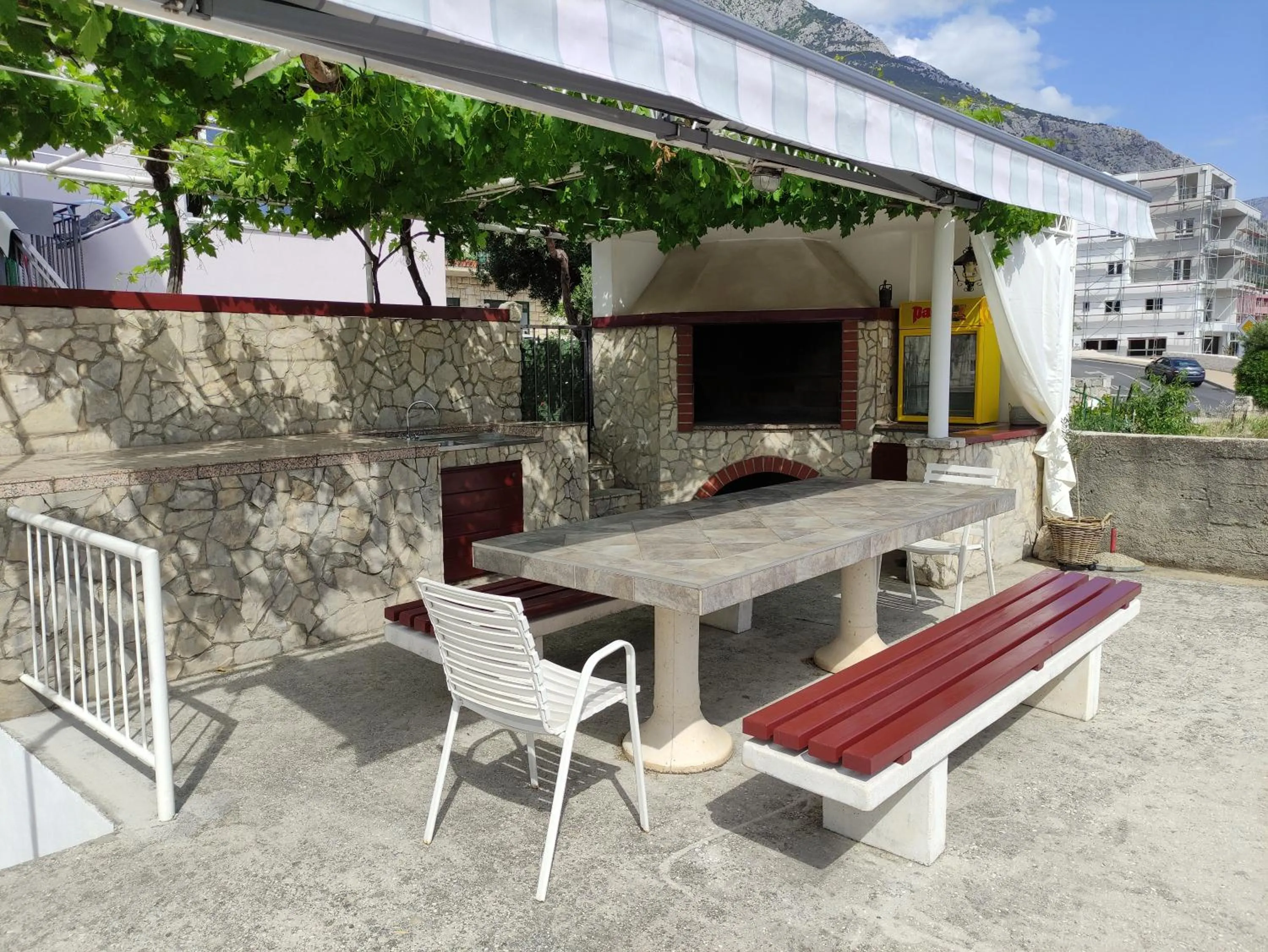 BBQ facilities in Villa Radić