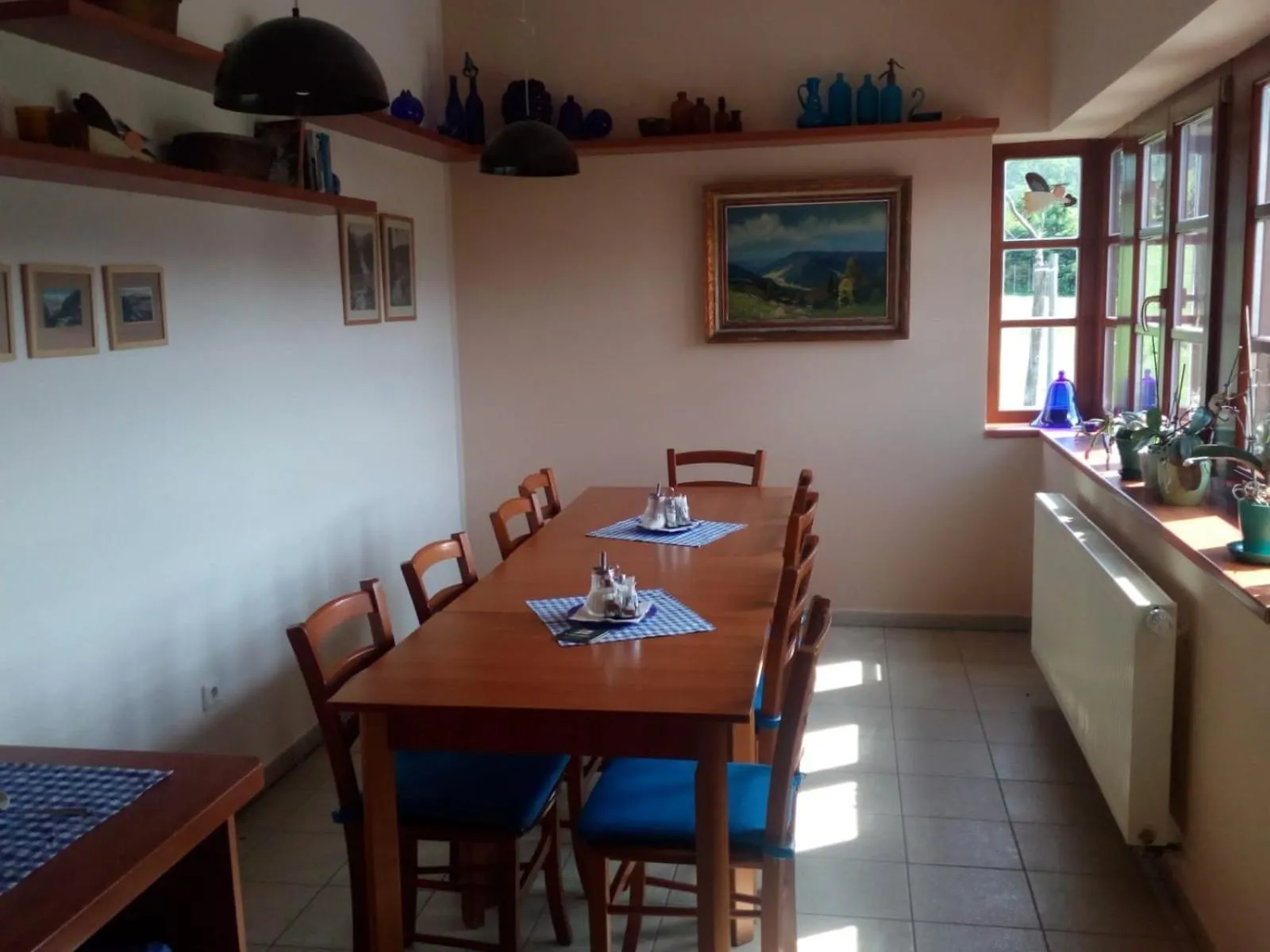 Restaurant/places to eat in Hotel Oddech