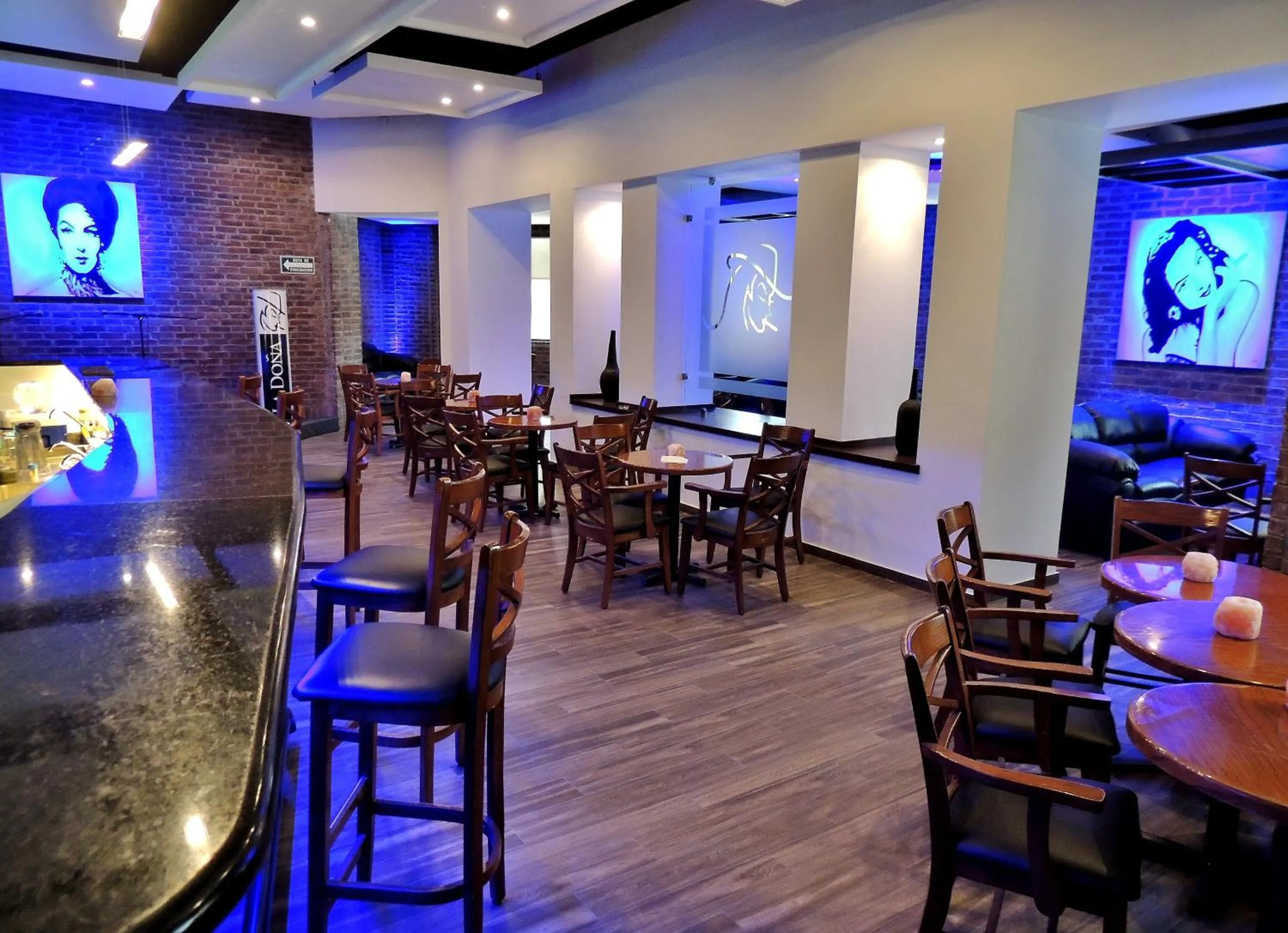 Lounge or bar in Holiday Inn Reynosa Zona Dorada by IHG