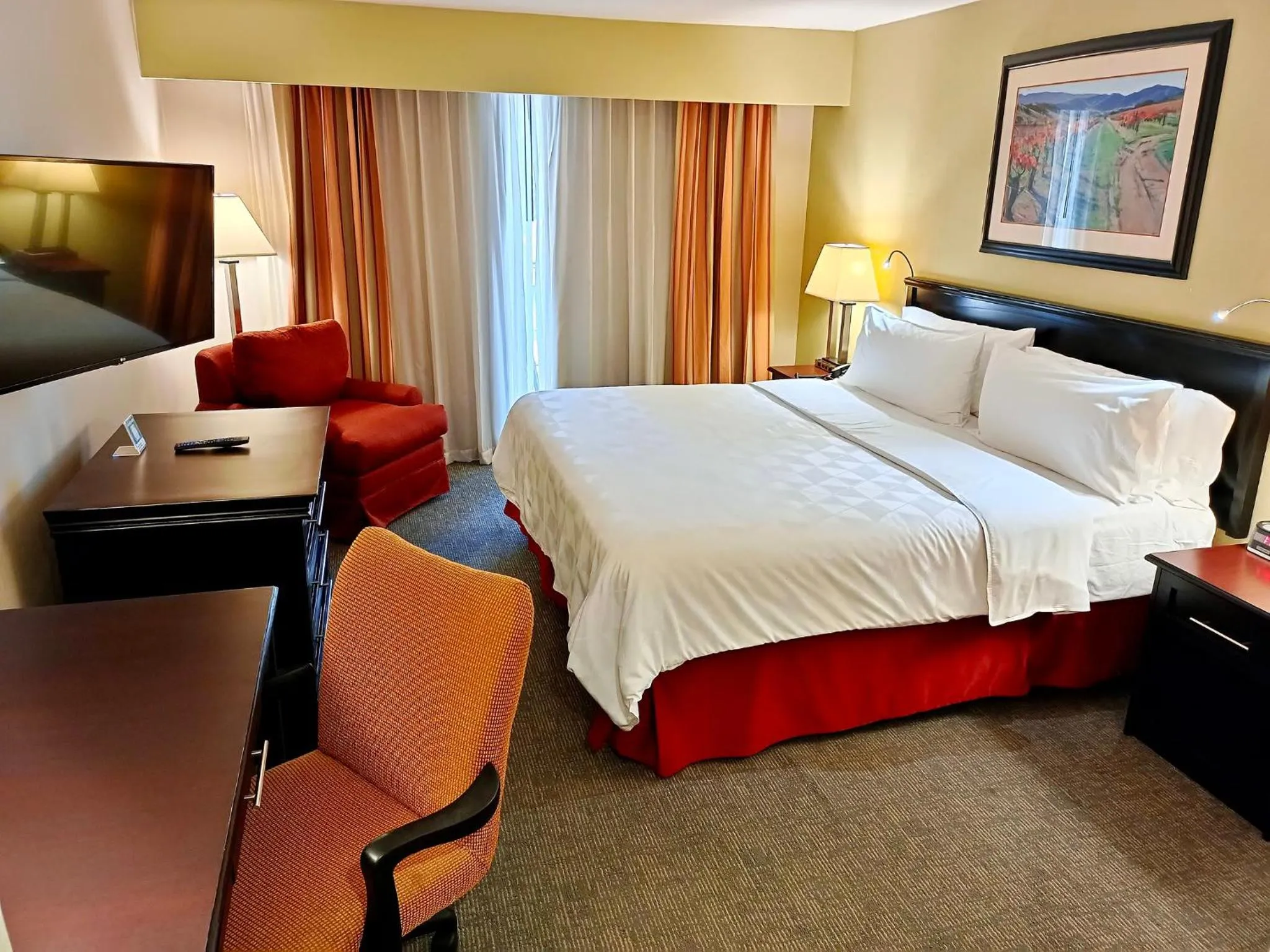 Photo of the whole room, Bed in Holiday Inn Reynosa Zona Dorada by IHG