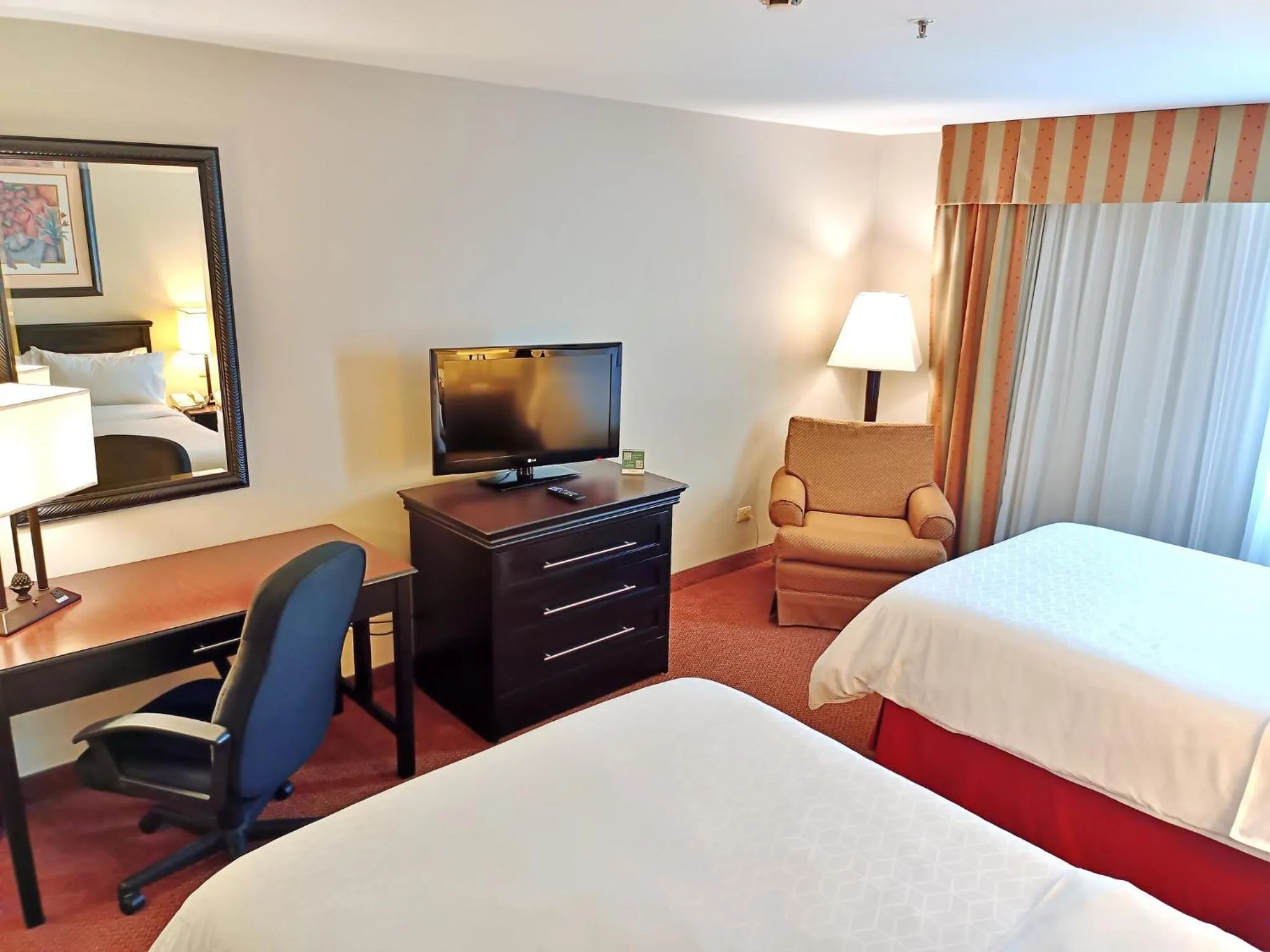 Photo of the whole room, Bed in Holiday Inn Reynosa Zona Dorada by IHG