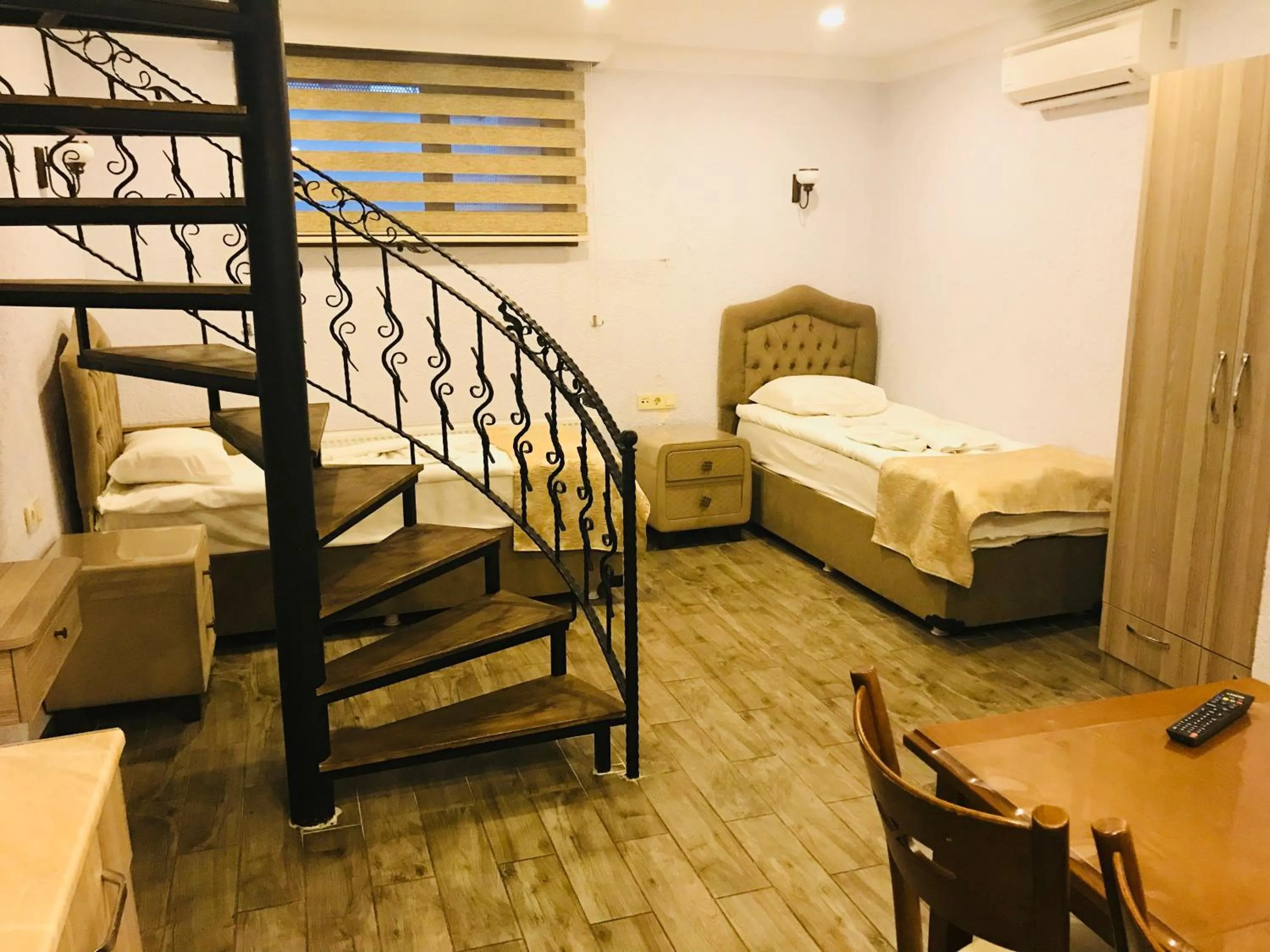 Bed in Harbour Suites Old City