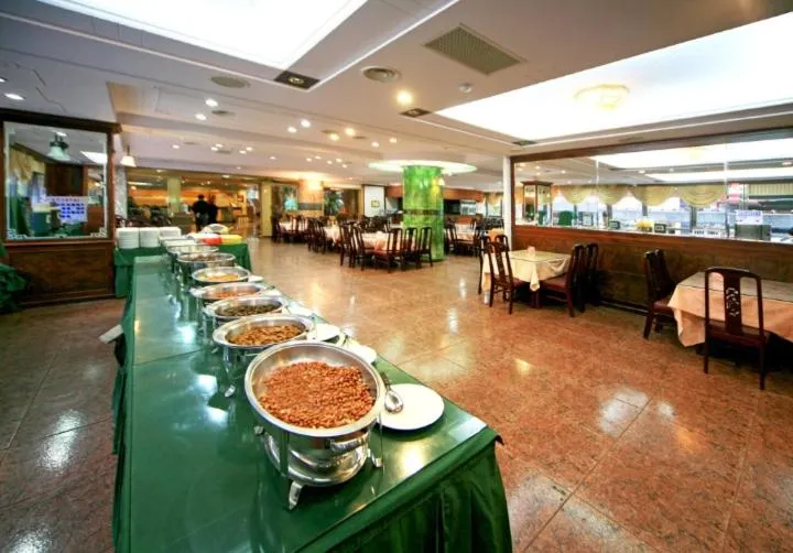 Buffet breakfast in Ming Lu Holiday Hotel