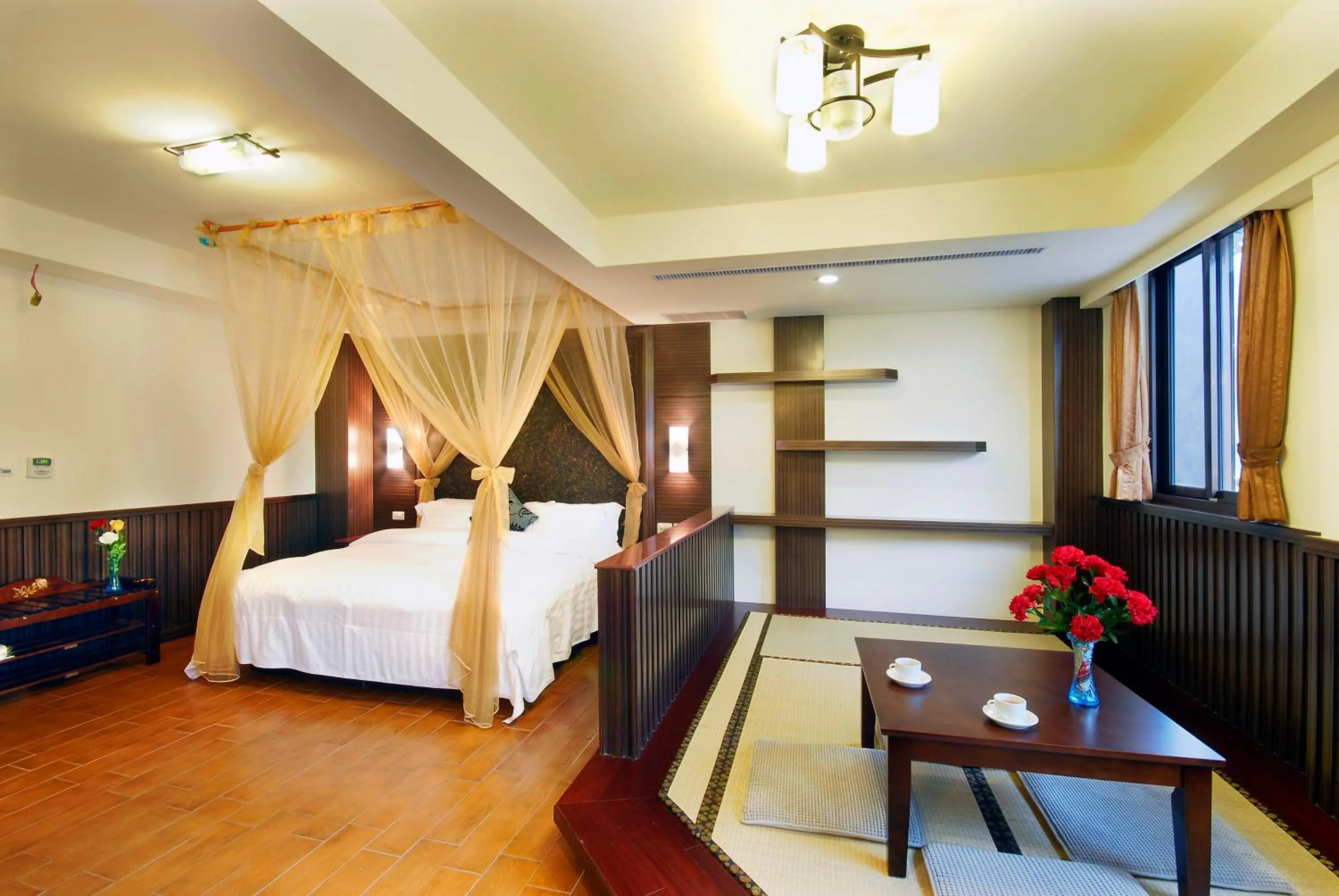 Living room, Bed in Ming Lu Holiday Hotel