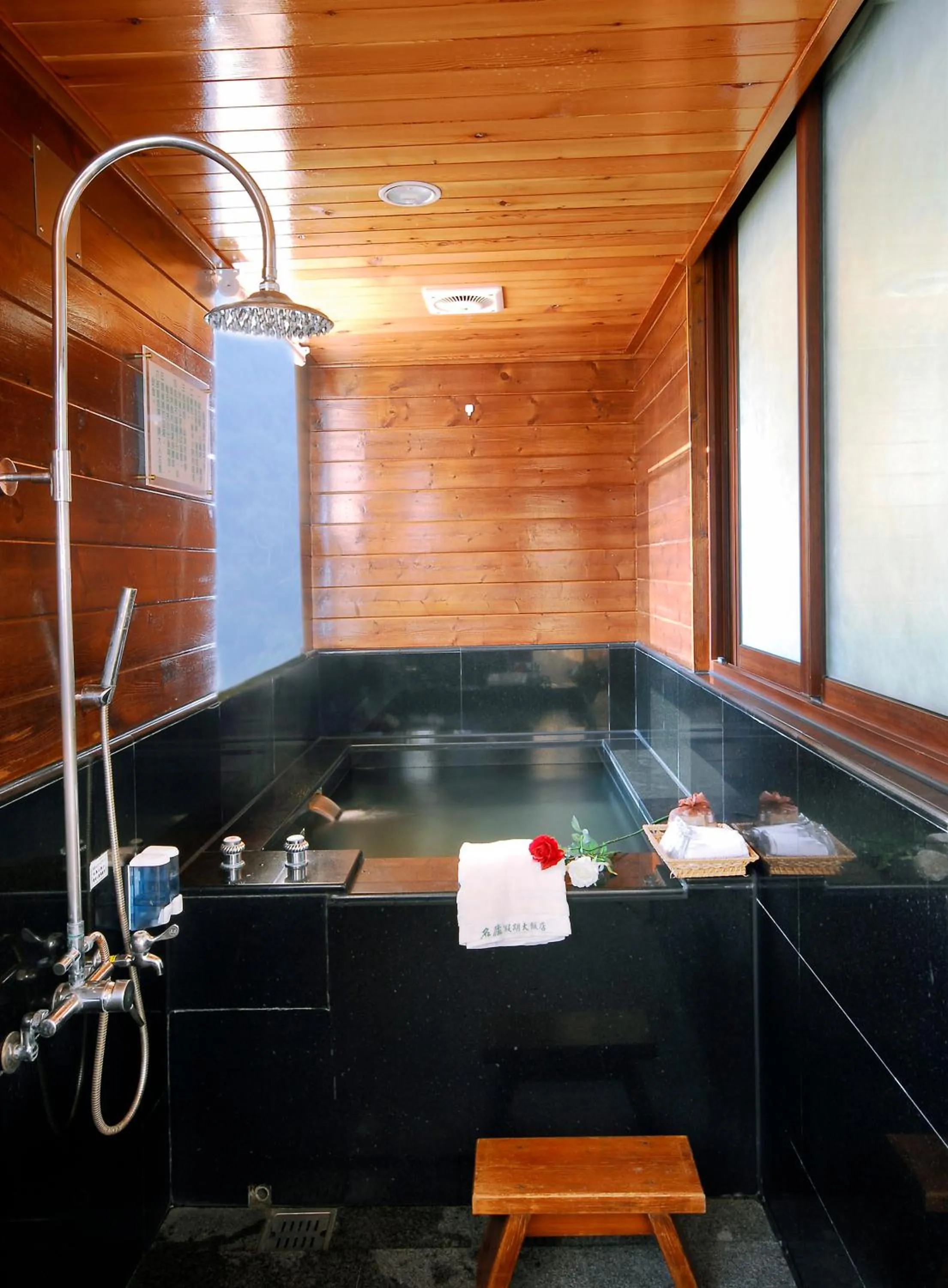 Bathroom in Ming Lu Holiday Hotel