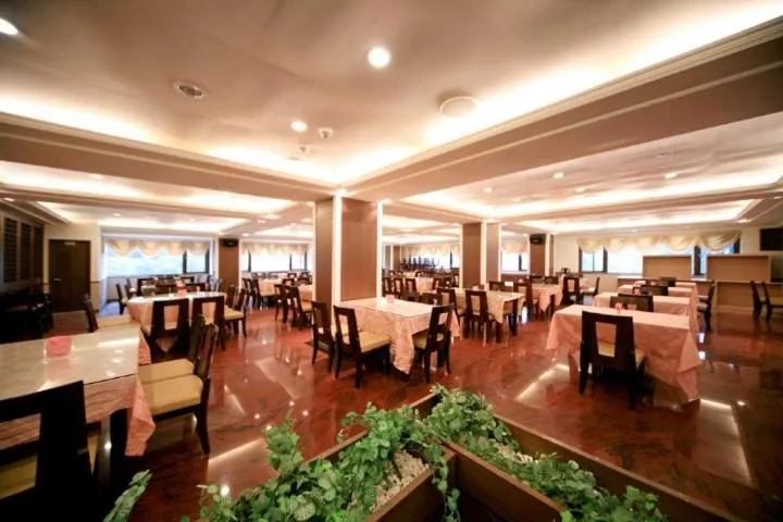 Restaurant/places to eat in Ming Lu Holiday Hotel