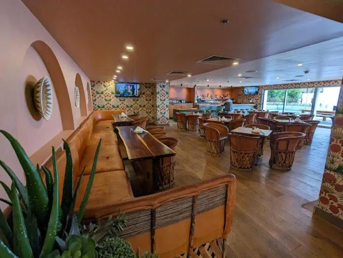 Restaurant/places to eat in The Monarch