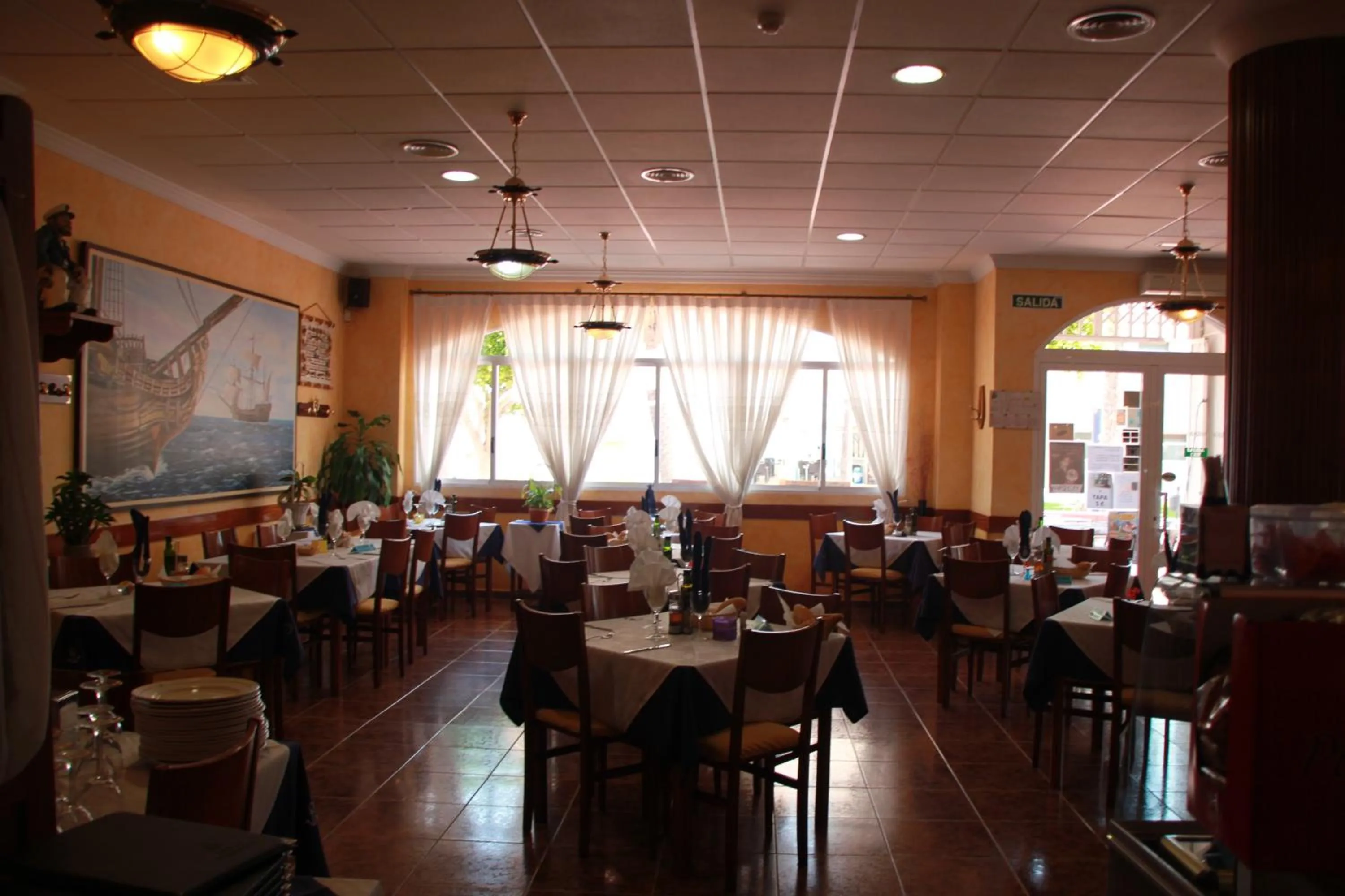 Restaurant/places to eat in Hotel El Marino