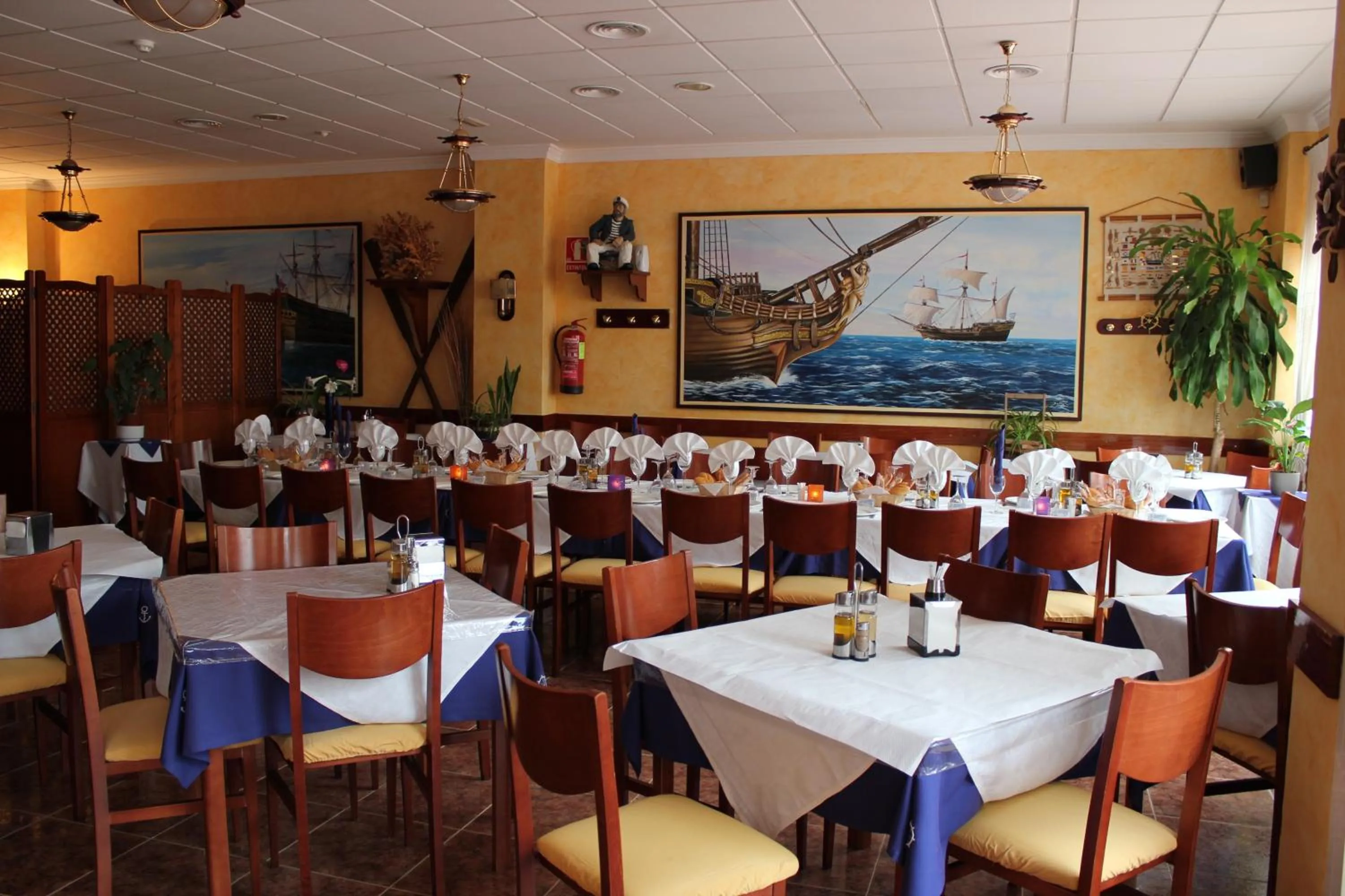 Restaurant/places to eat in Hotel El Marino