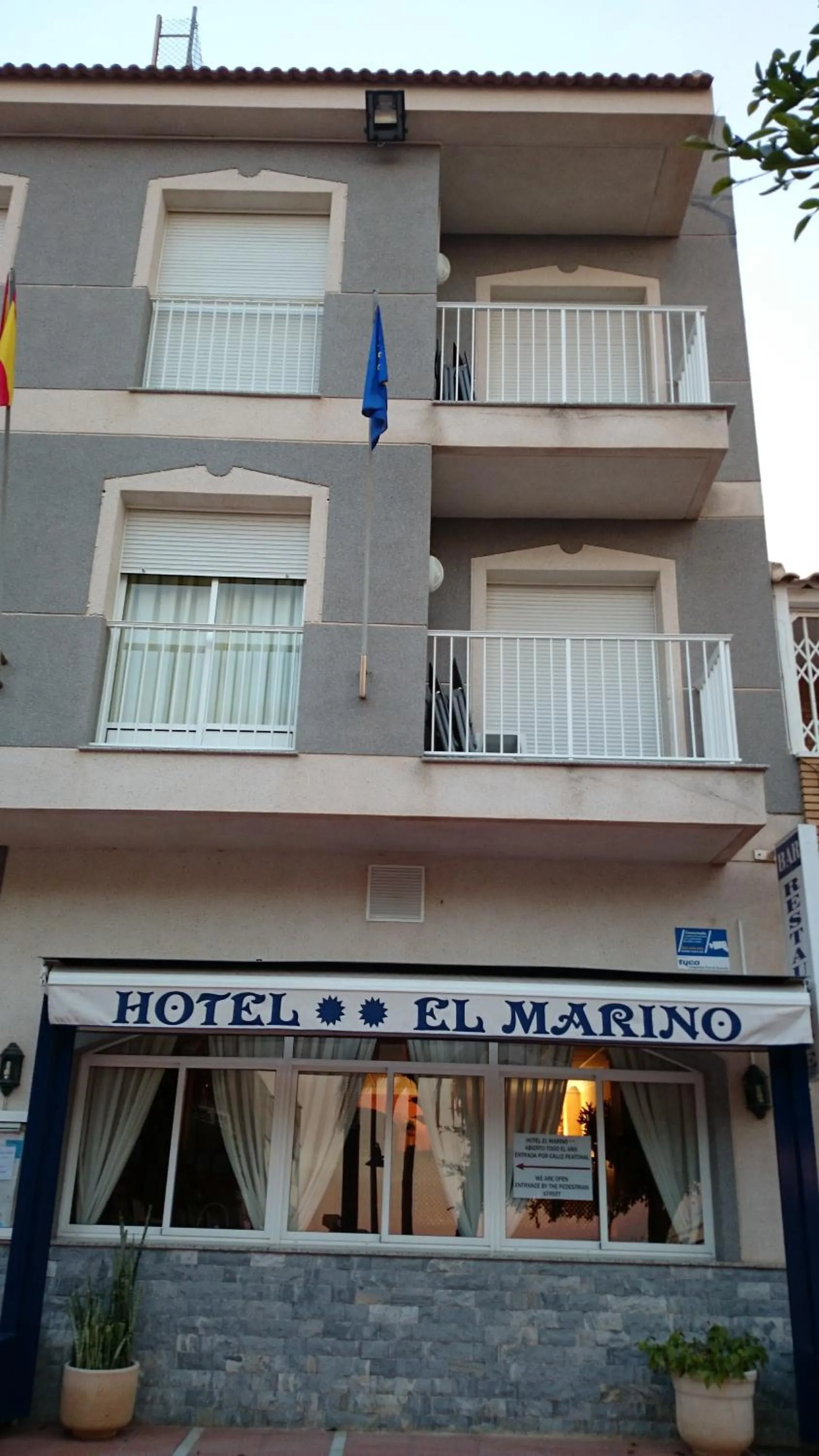 Restaurant/places to eat in Hotel El Marino