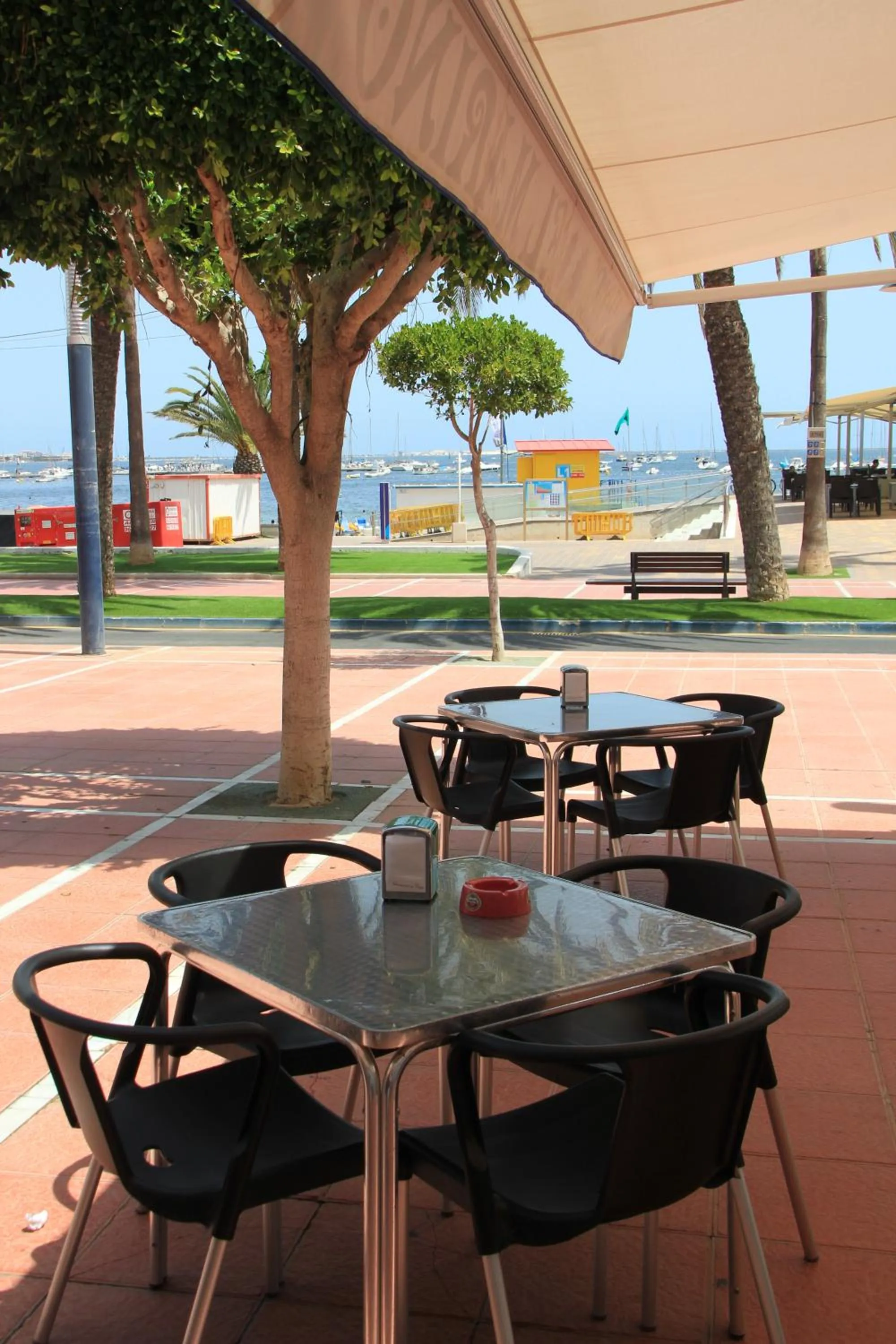 Restaurant/places to eat in Hotel El Marino