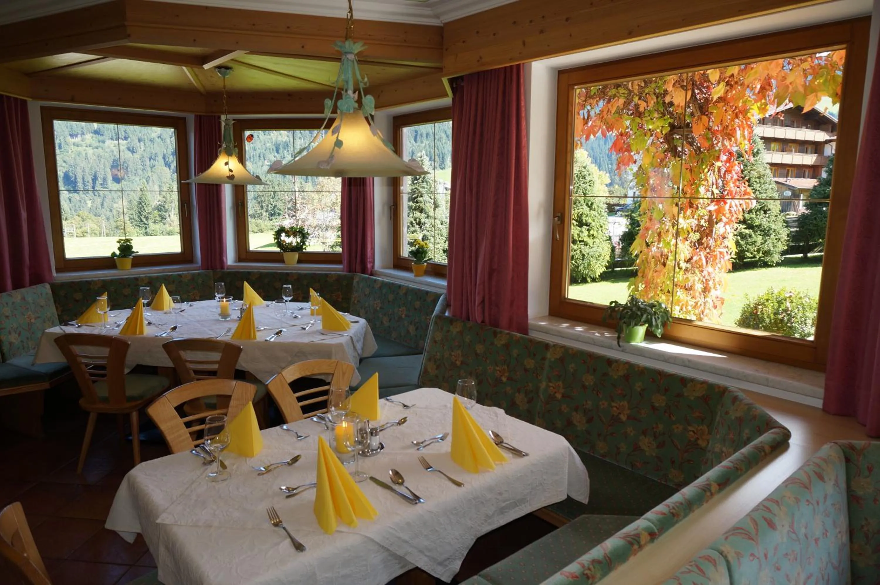 Restaurant/places to eat in Aparthotel Iris