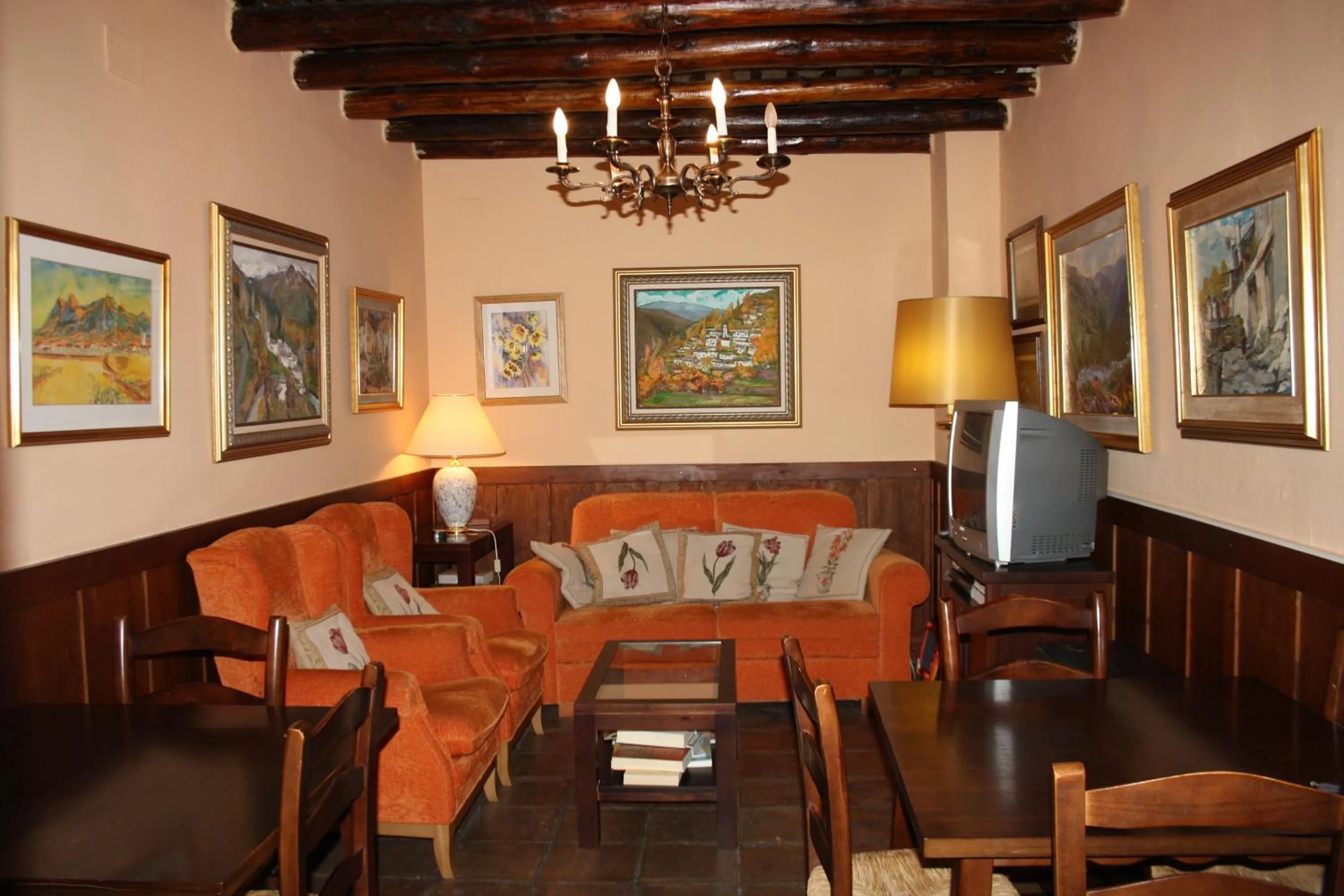 Communal lounge/ TV room in Hotel Rural San Roque