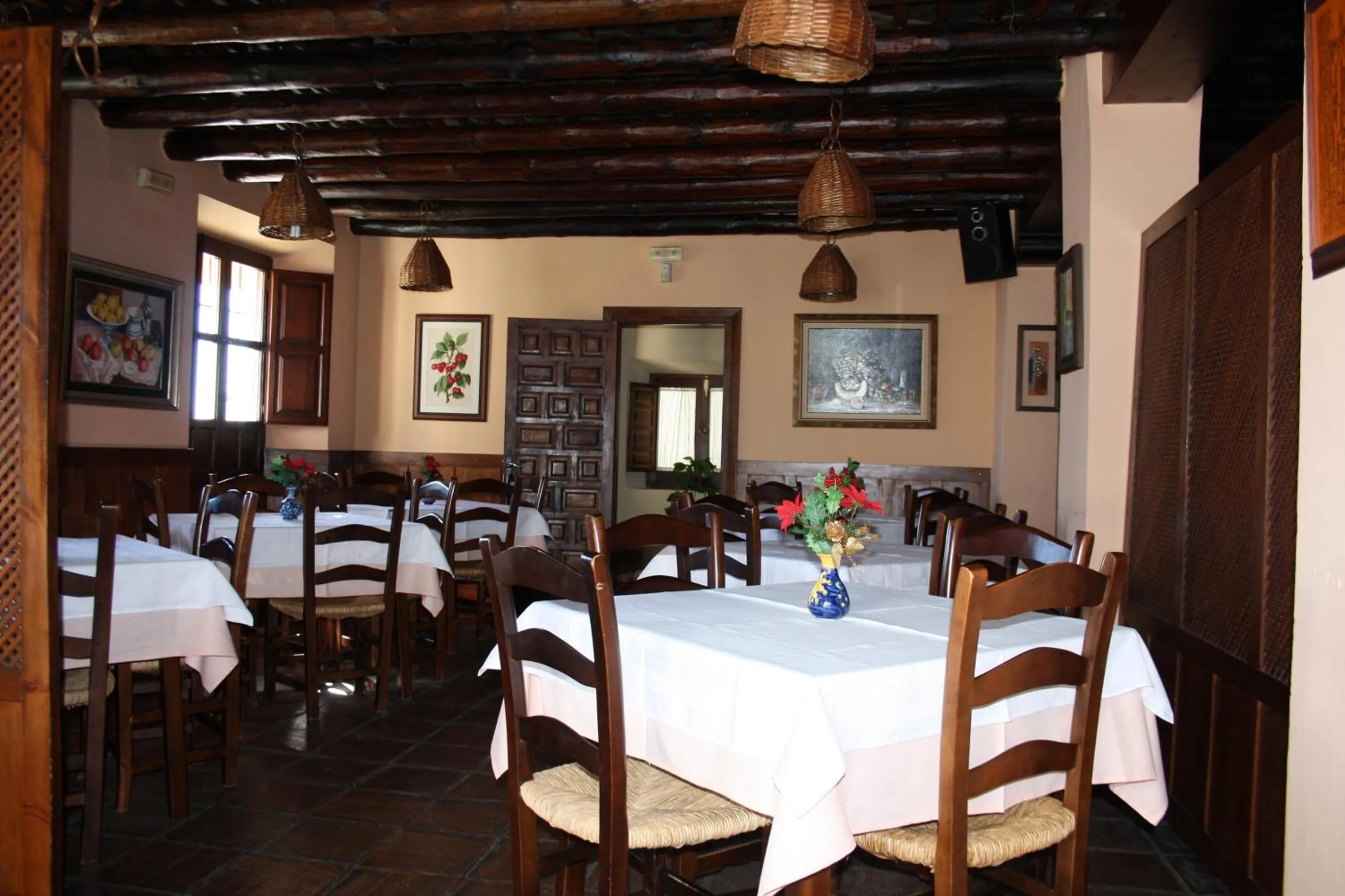 Restaurant/places to eat in Hotel Rural San Roque