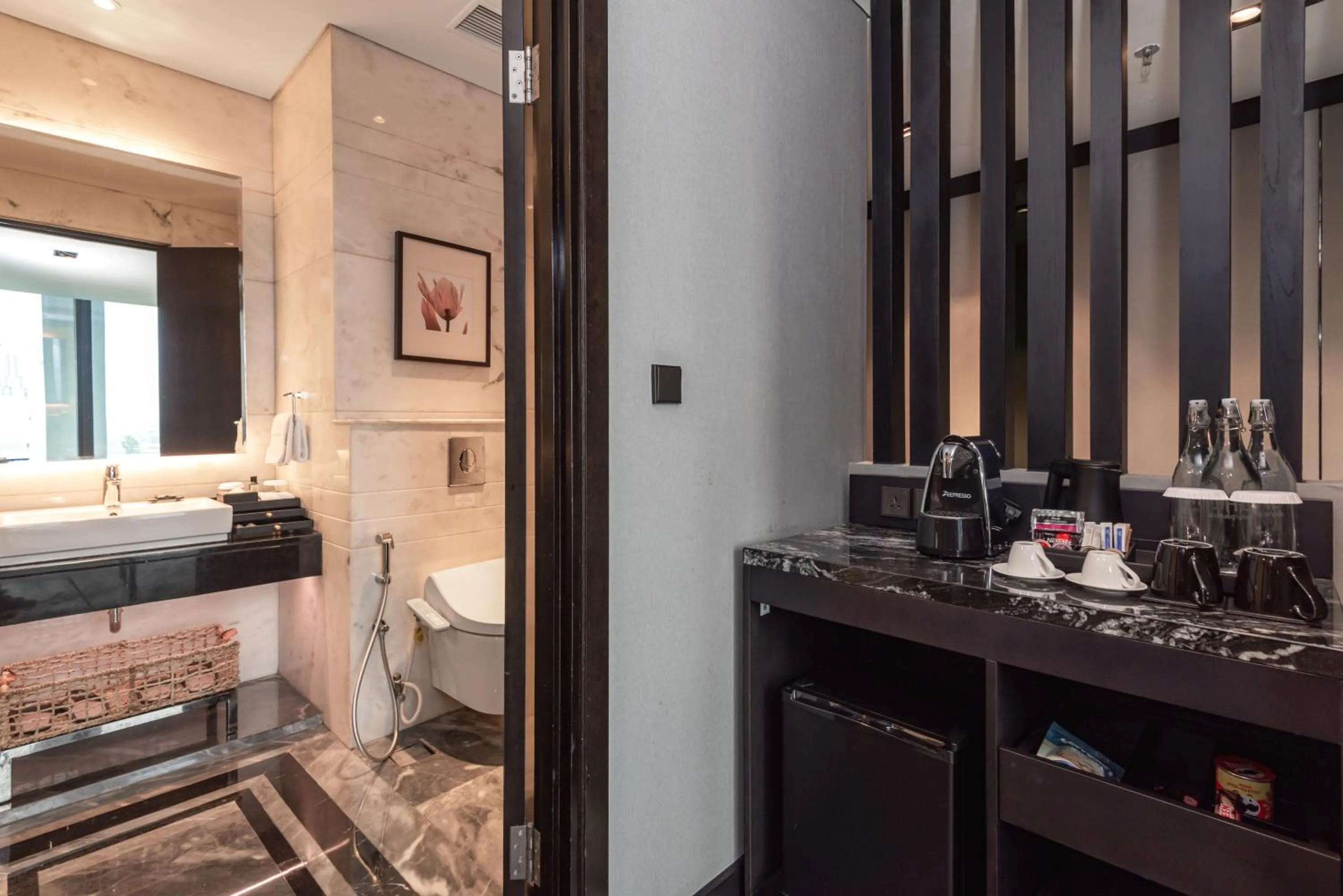 Bathroom, Bed in JHL Solitaire Gading Serpong