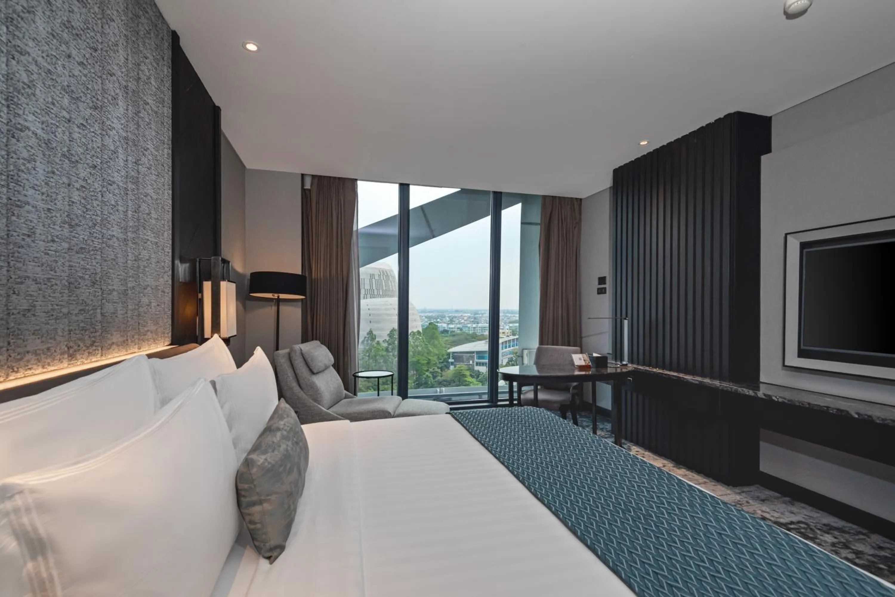 Bed in JHL Solitaire Gading Serpong