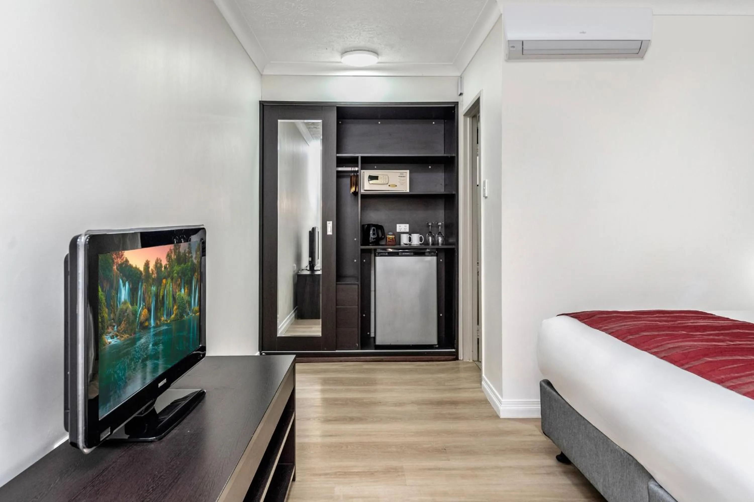 Bed in Mercure Townsville