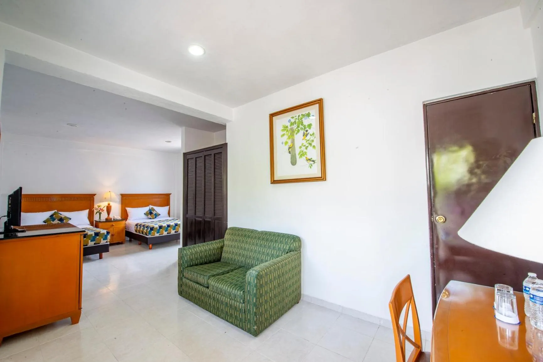 Living room, Bed in Hotel Embajadores