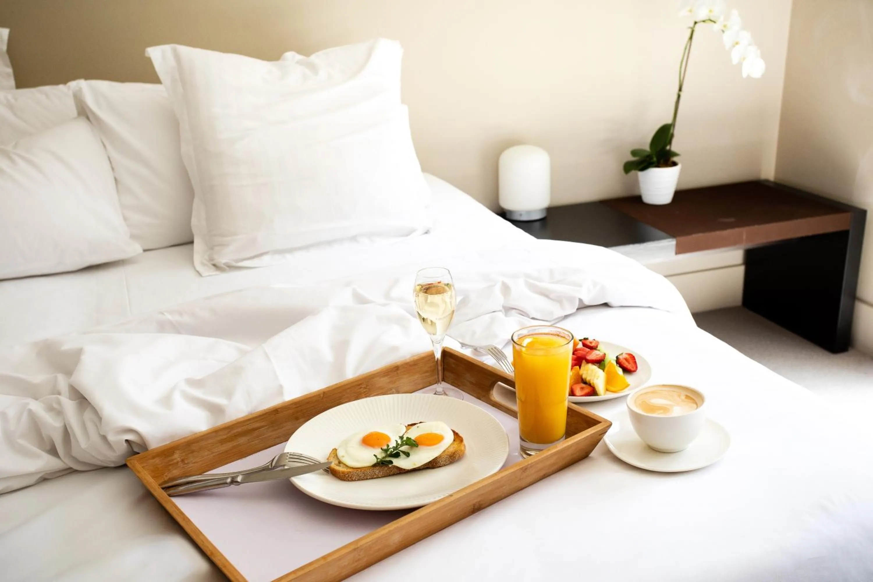 Breakfast, Bed in Lancemore Mansion Hotel Werribee Park