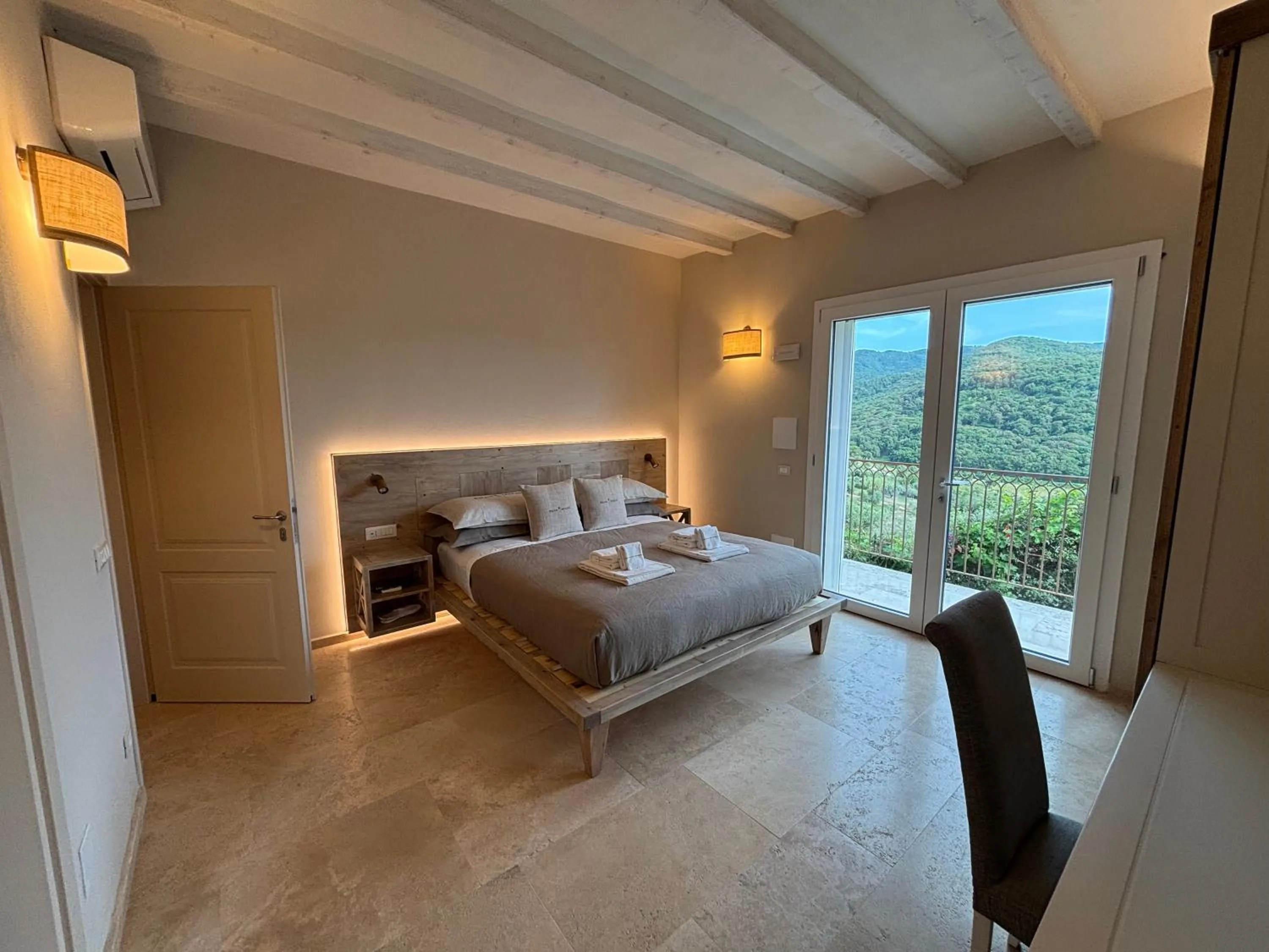 Photo of the whole room, Bed in Relais dei Molini - Villa dei Molini