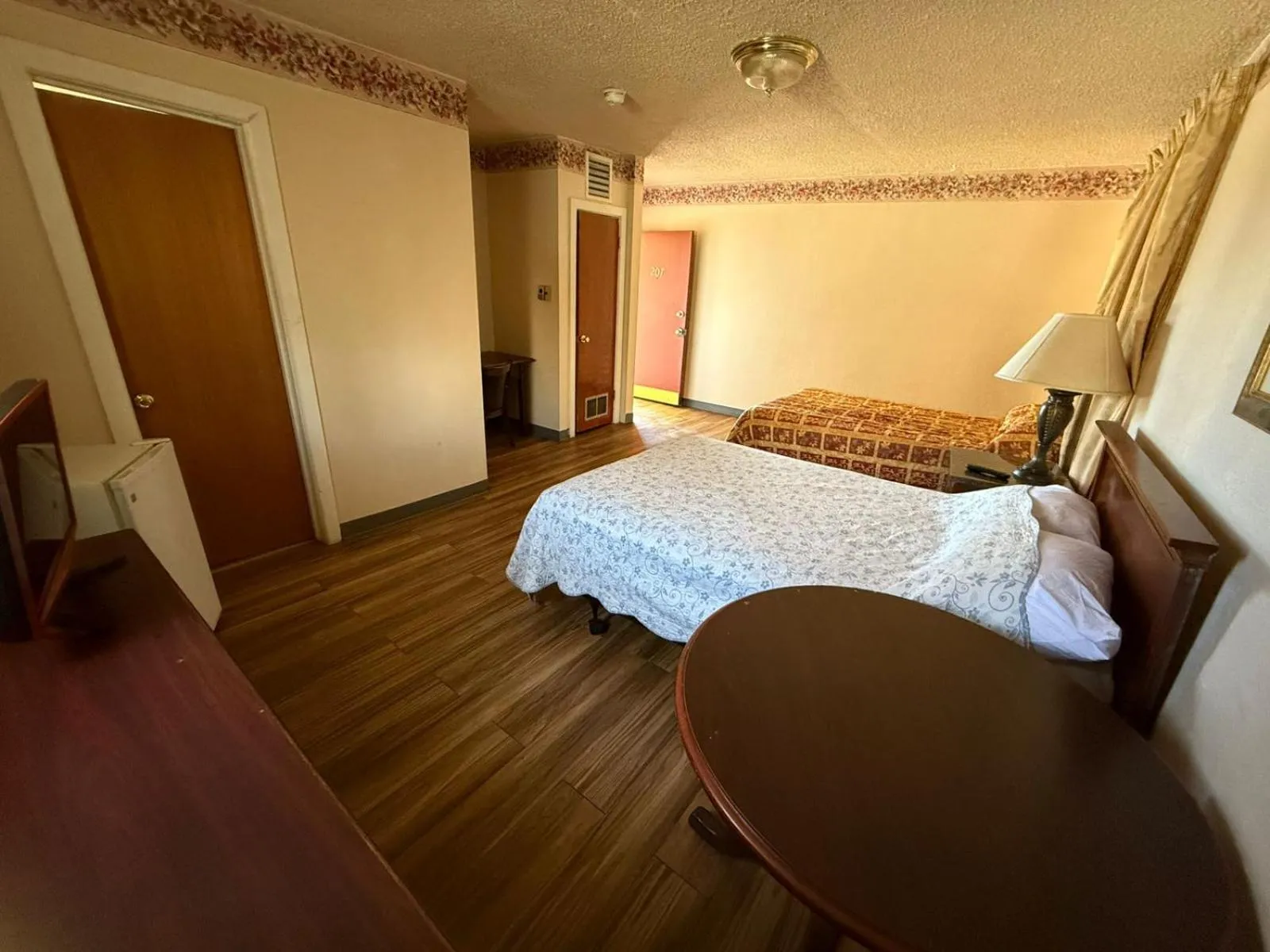 Bedroom, Bed in Springs Inn by Capital O I 25