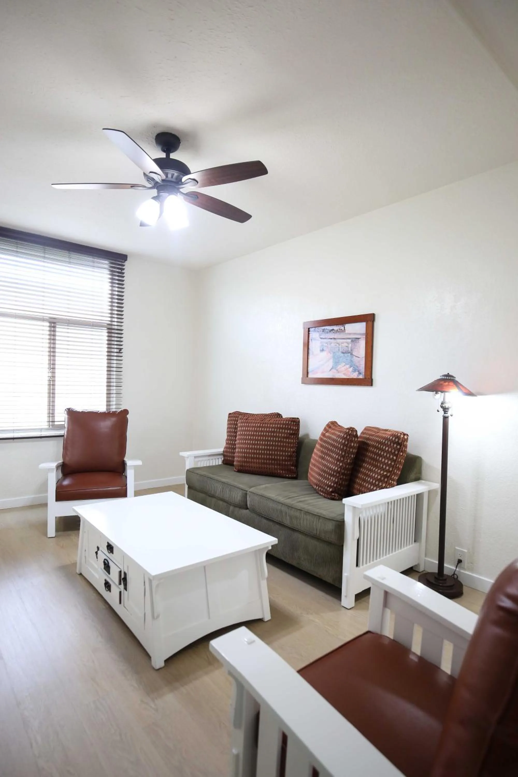 Living room in Hotel Carmel Santa Monica