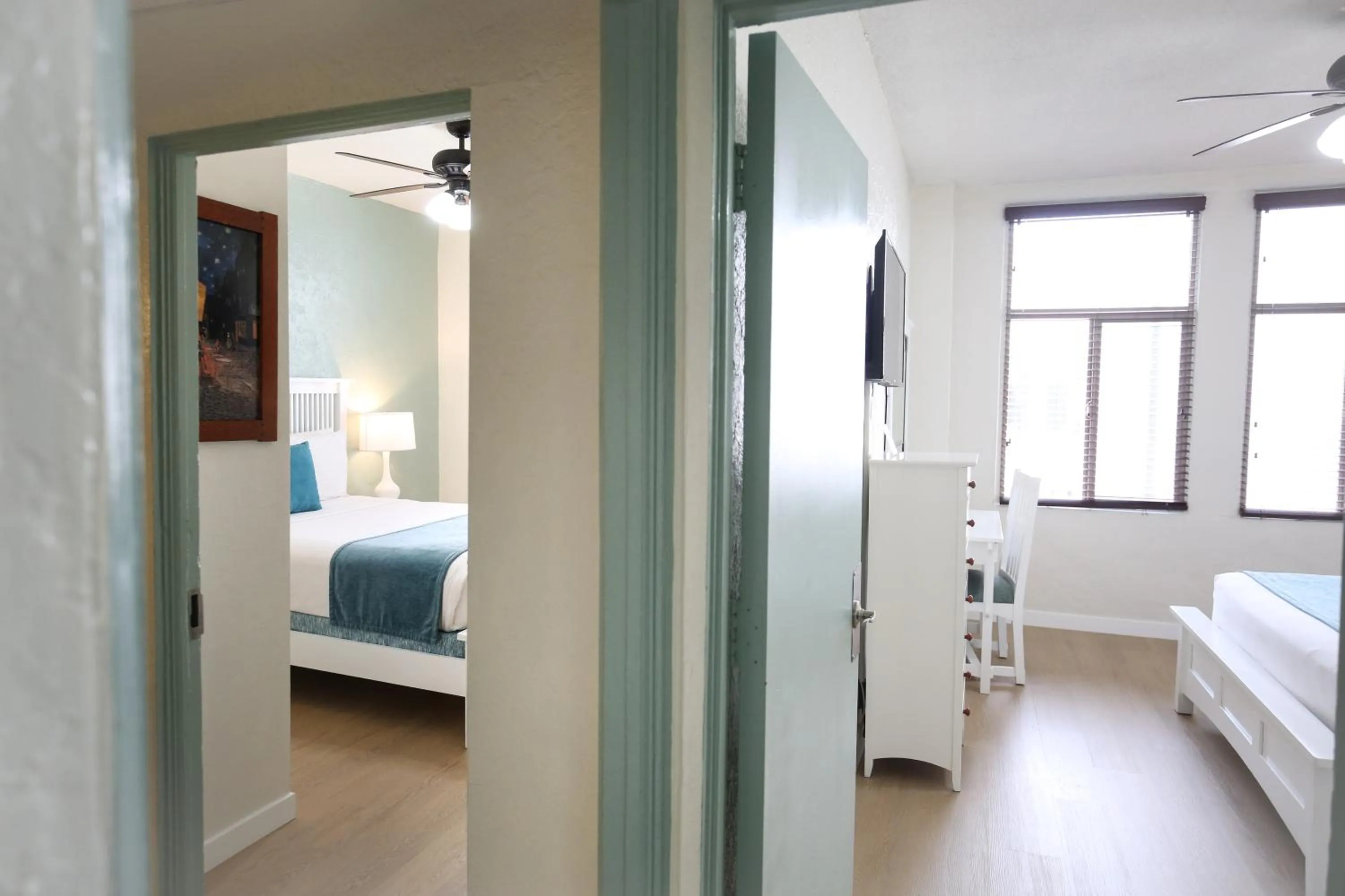 Family, Bed in Hotel Carmel Santa Monica