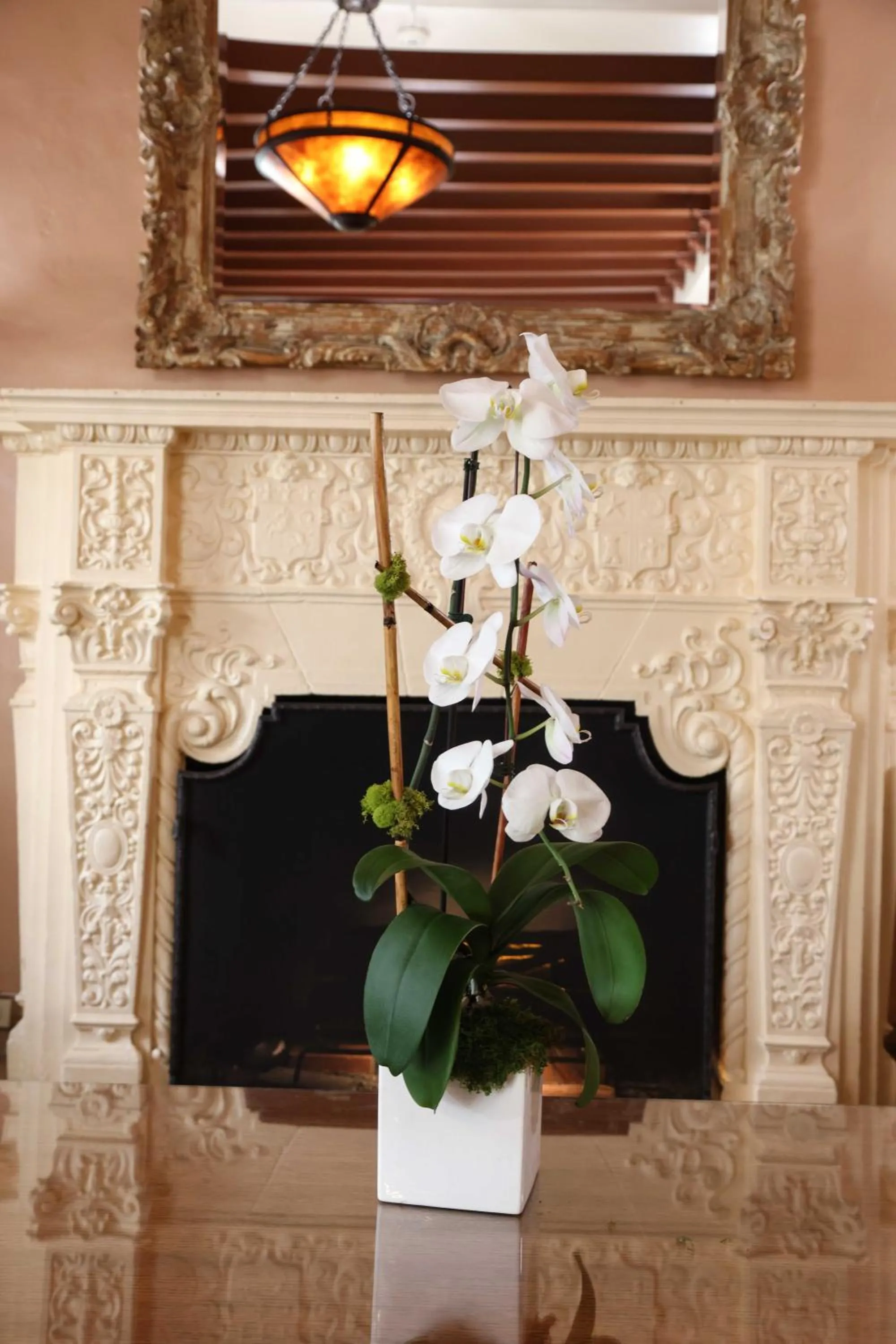 Decorative detail in Hotel Carmel Santa Monica