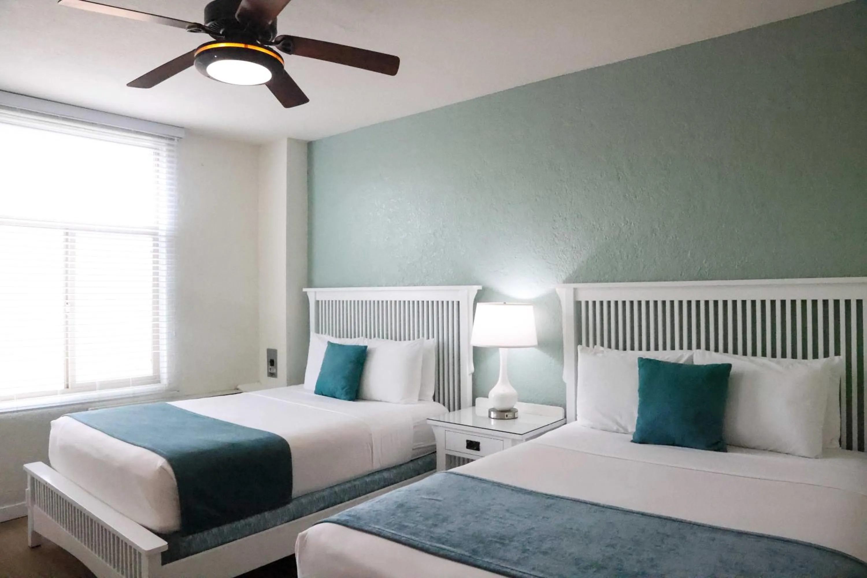 Bed in Hotel Carmel Santa Monica