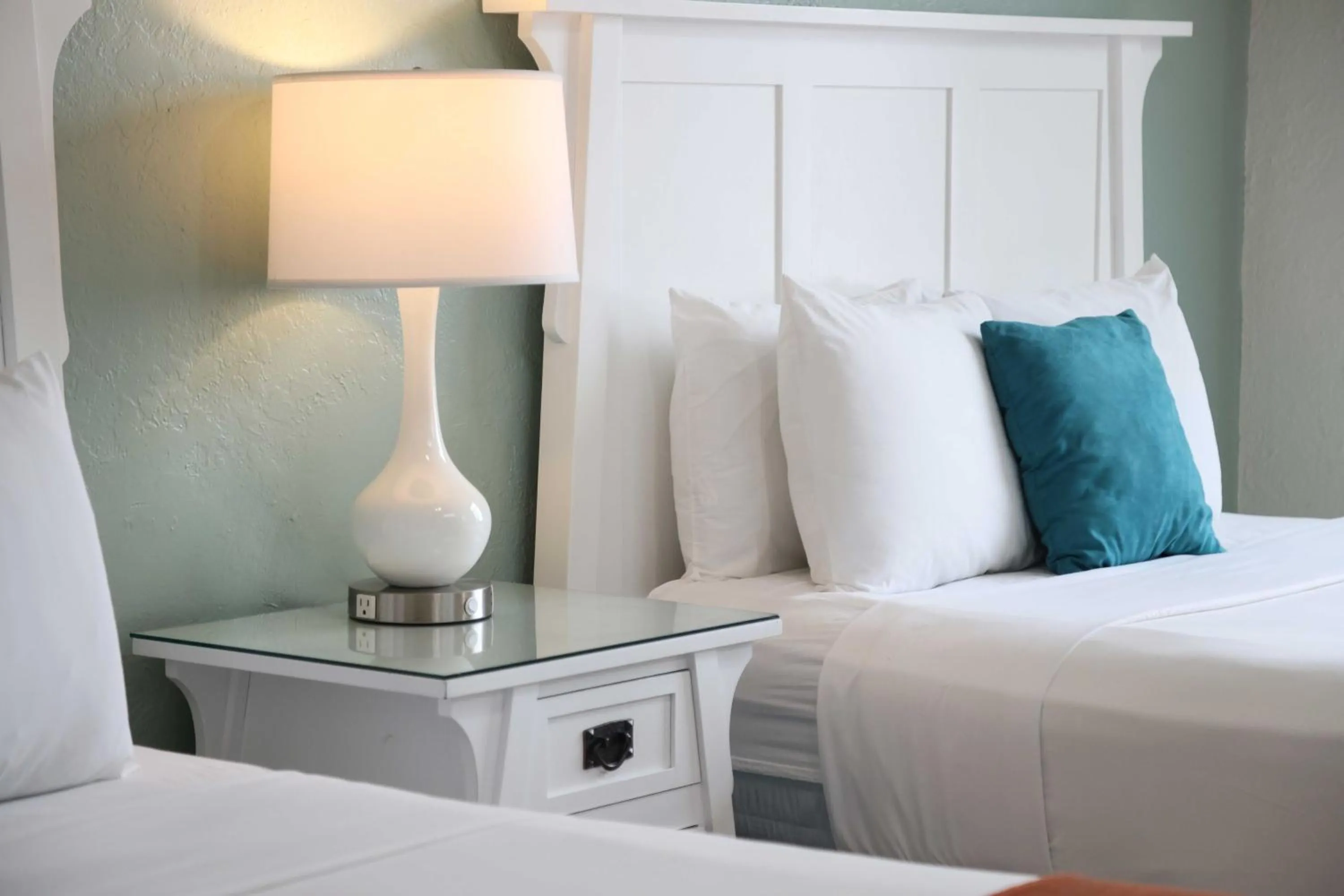 Bed in Hotel Carmel Santa Monica