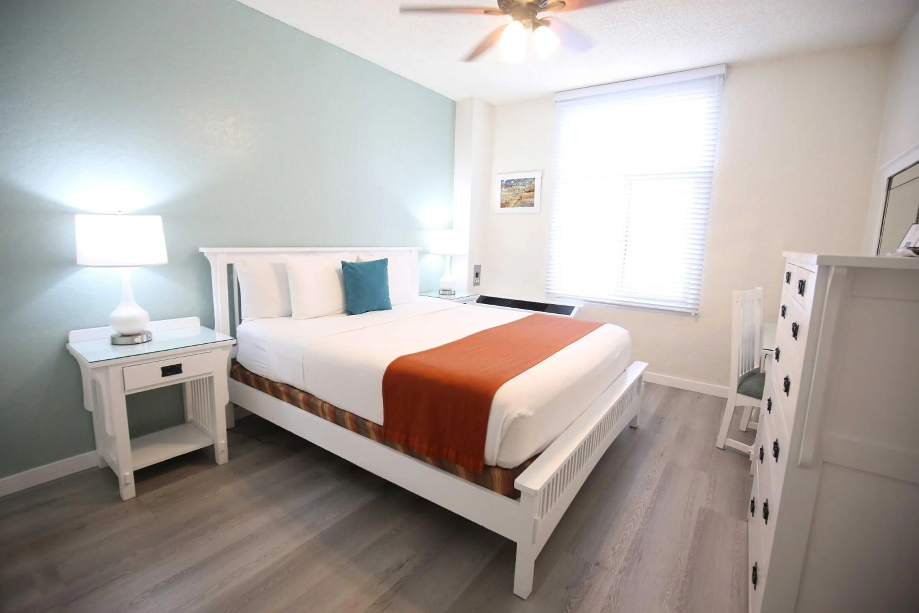 Bed in Hotel Carmel Santa Monica