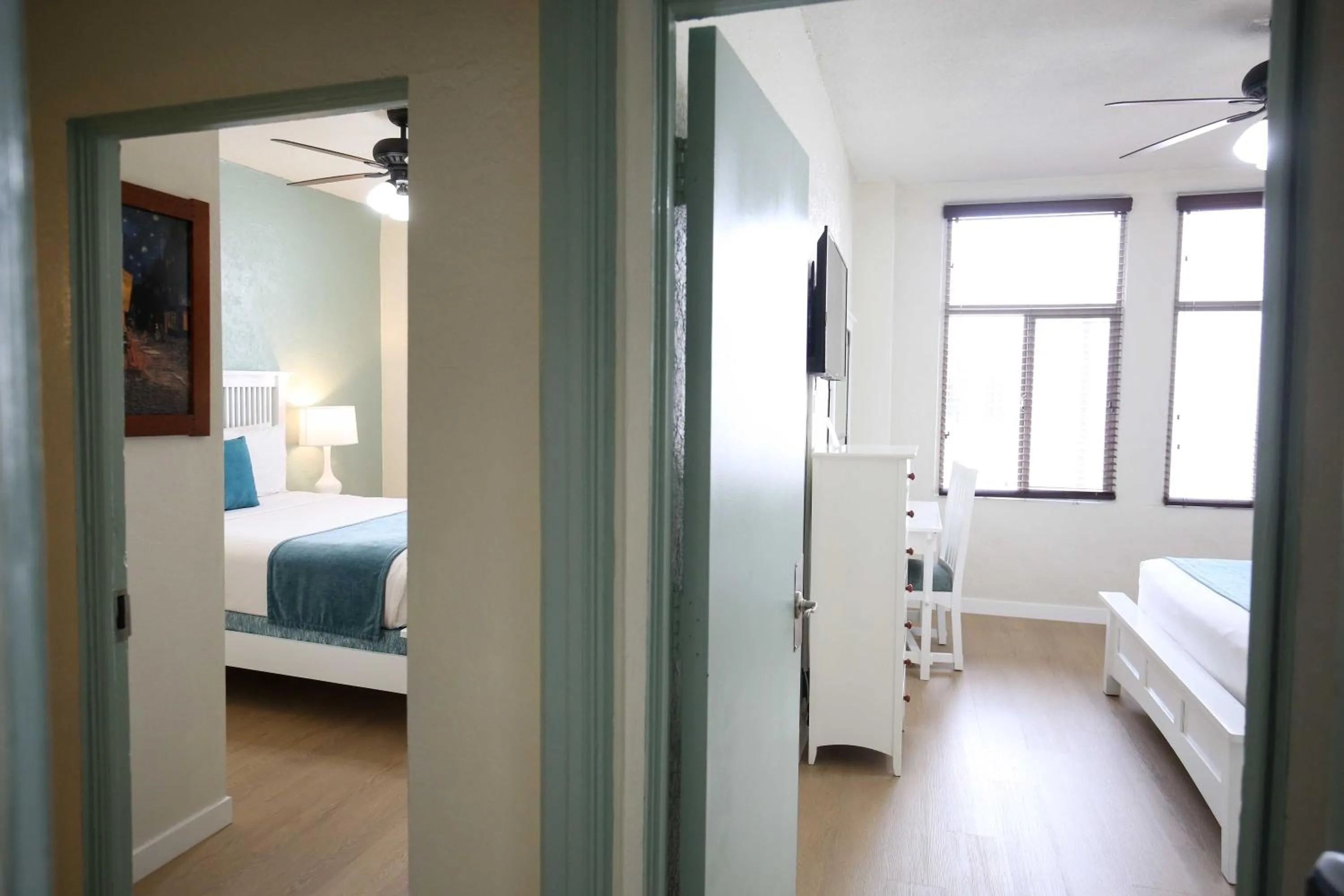 Family, Bed in Hotel Carmel Santa Monica