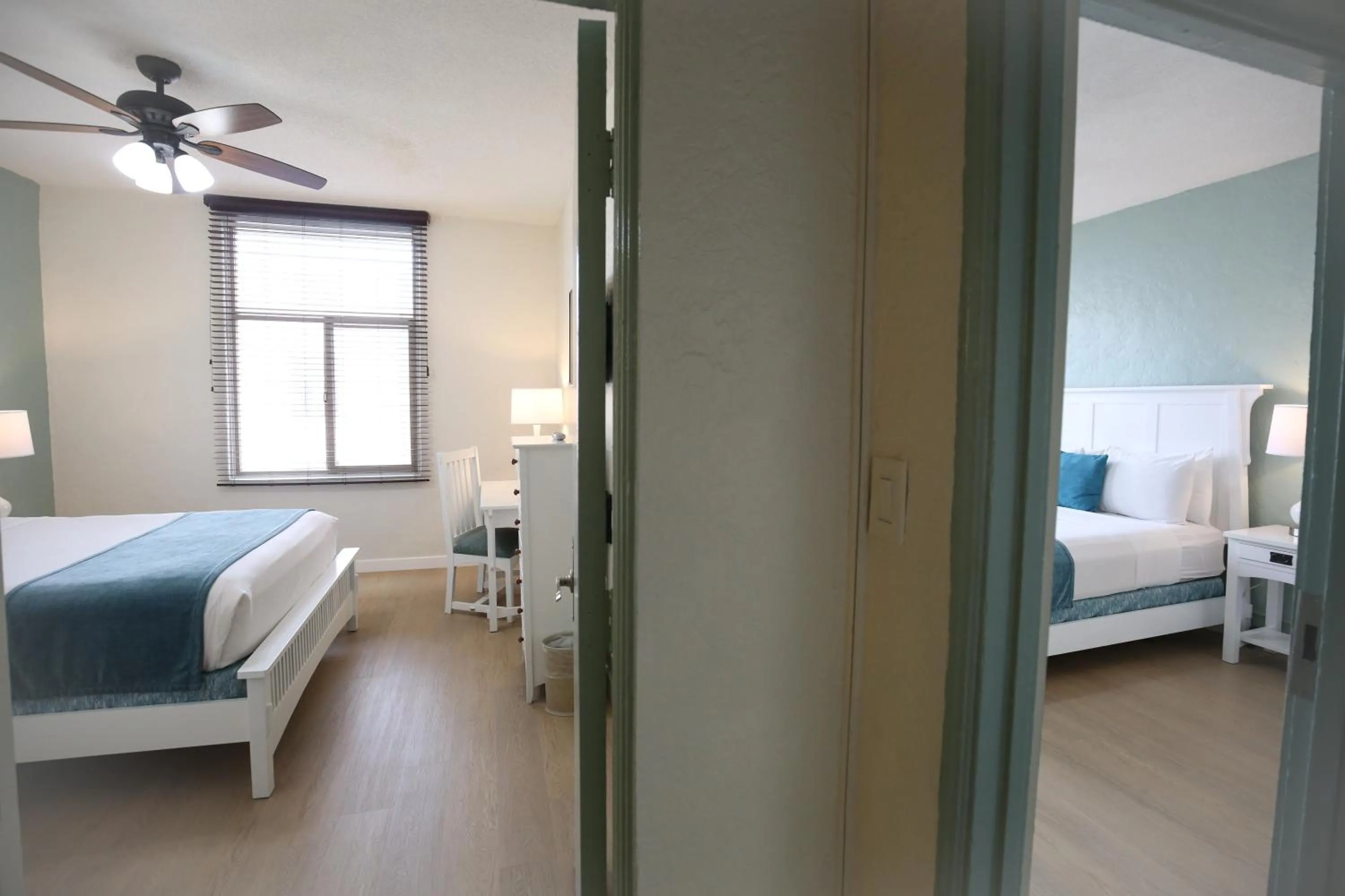 Family, Bed in Hotel Carmel Santa Monica