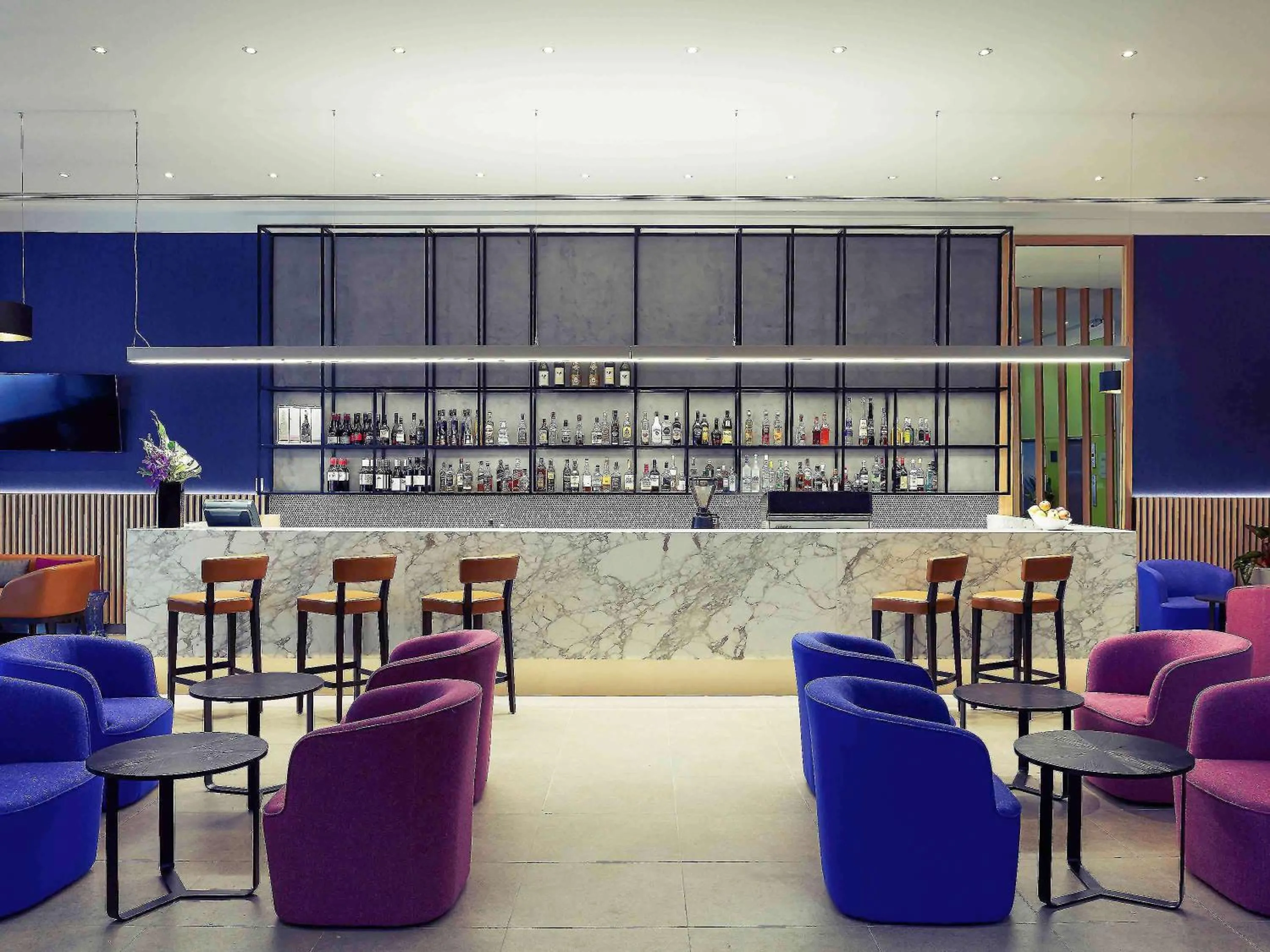 Lounge or bar in Mercure Perth