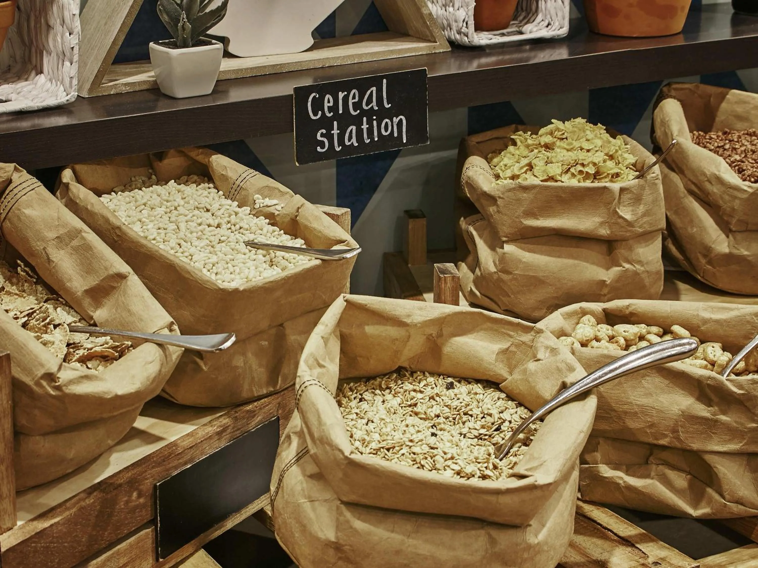 Restaurant/places to eat in Mercure Perth