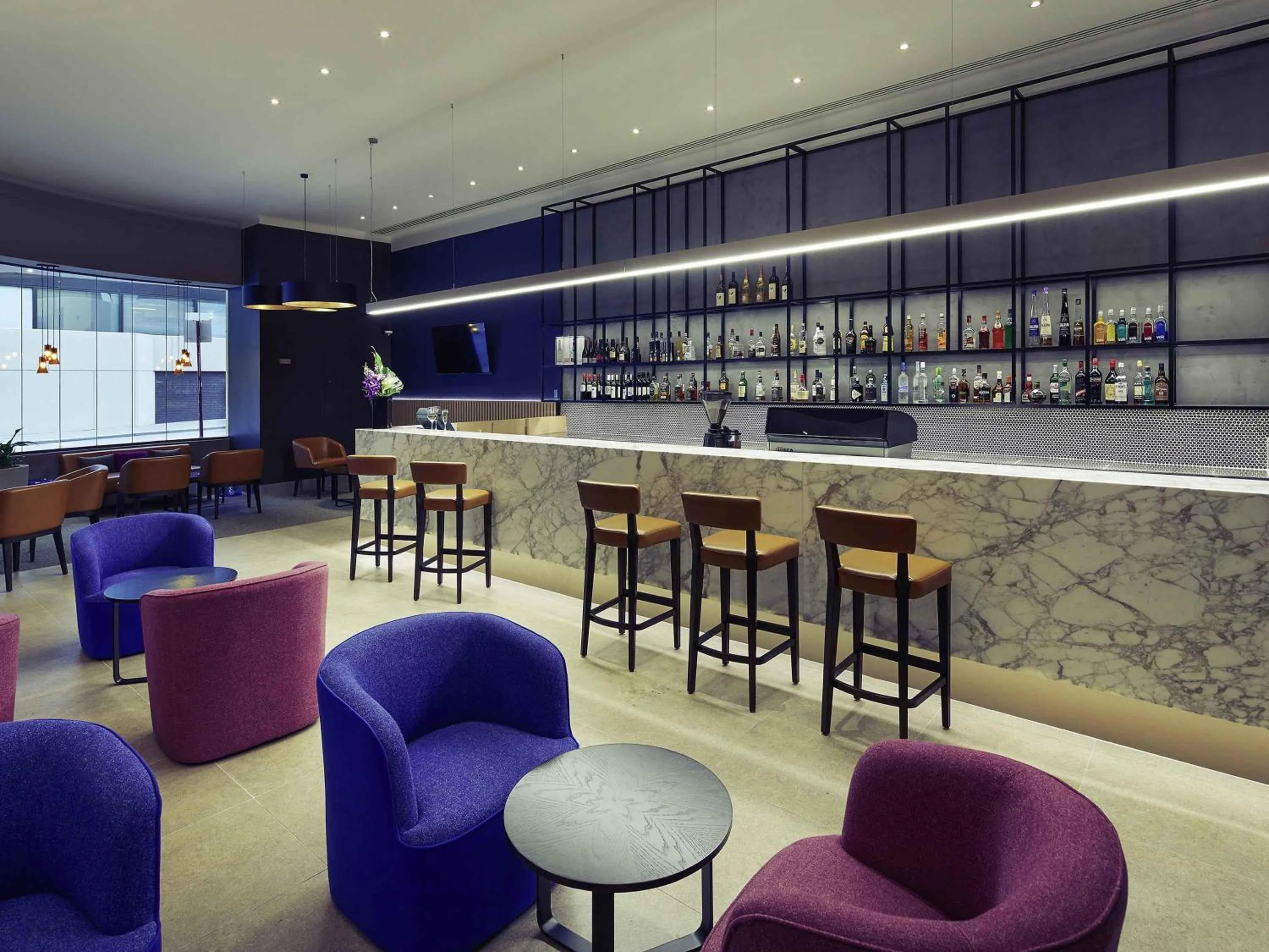 Lounge or bar in Mercure Perth