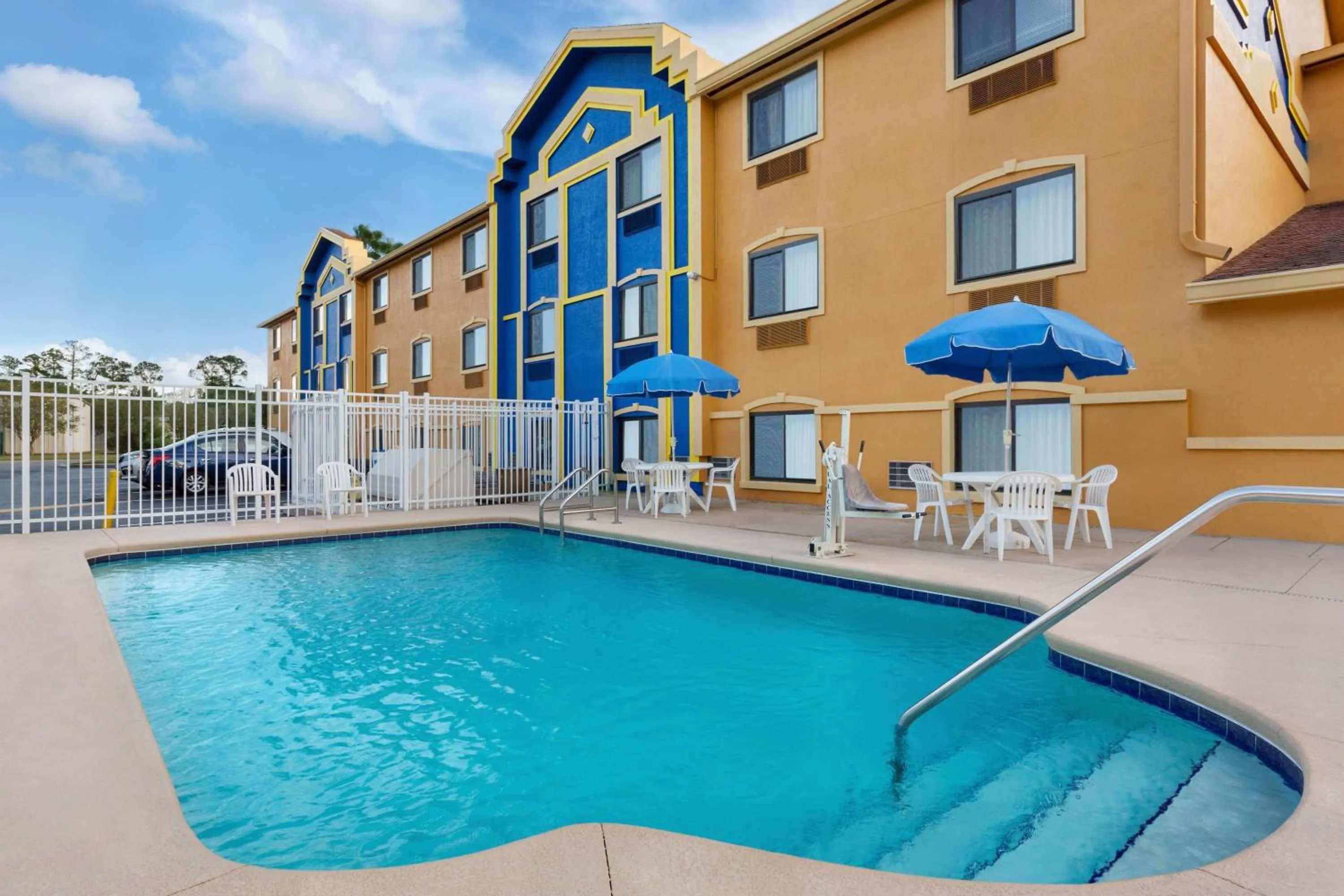 Pool view in Days Inn by Wyndham Orange Park/Jacksonville
