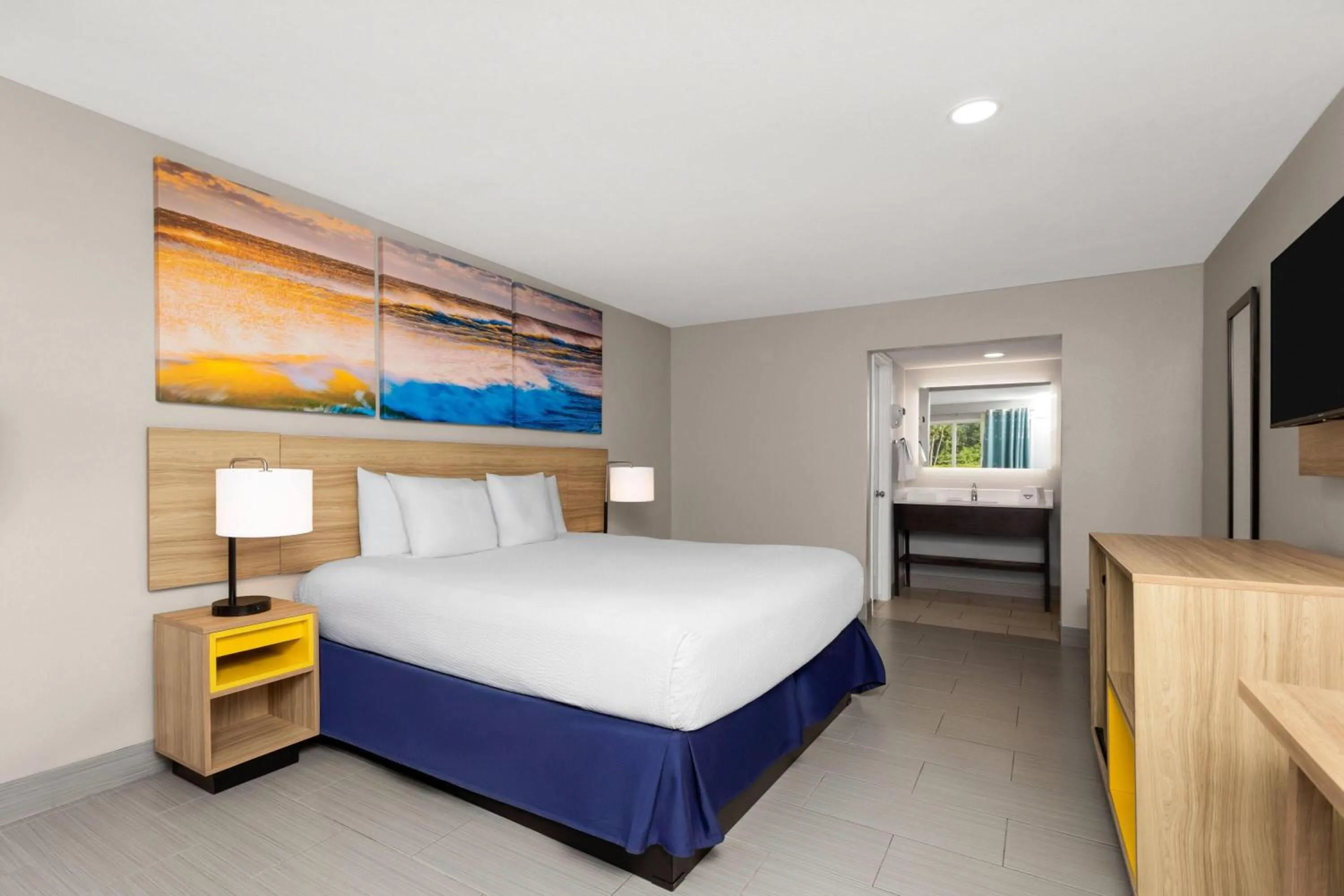 Photo of the whole room, Bed in Days Inn by Wyndham Fort Myers Springs Resort