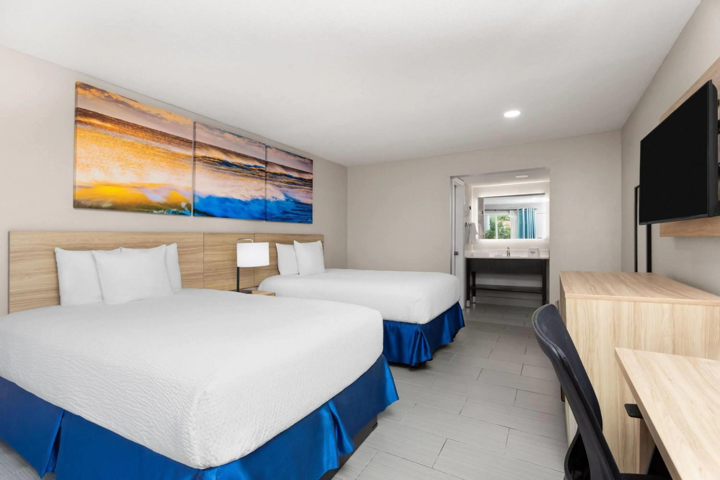 Photo of the whole room, Bed in Days Inn by Wyndham Fort Myers Springs Resort