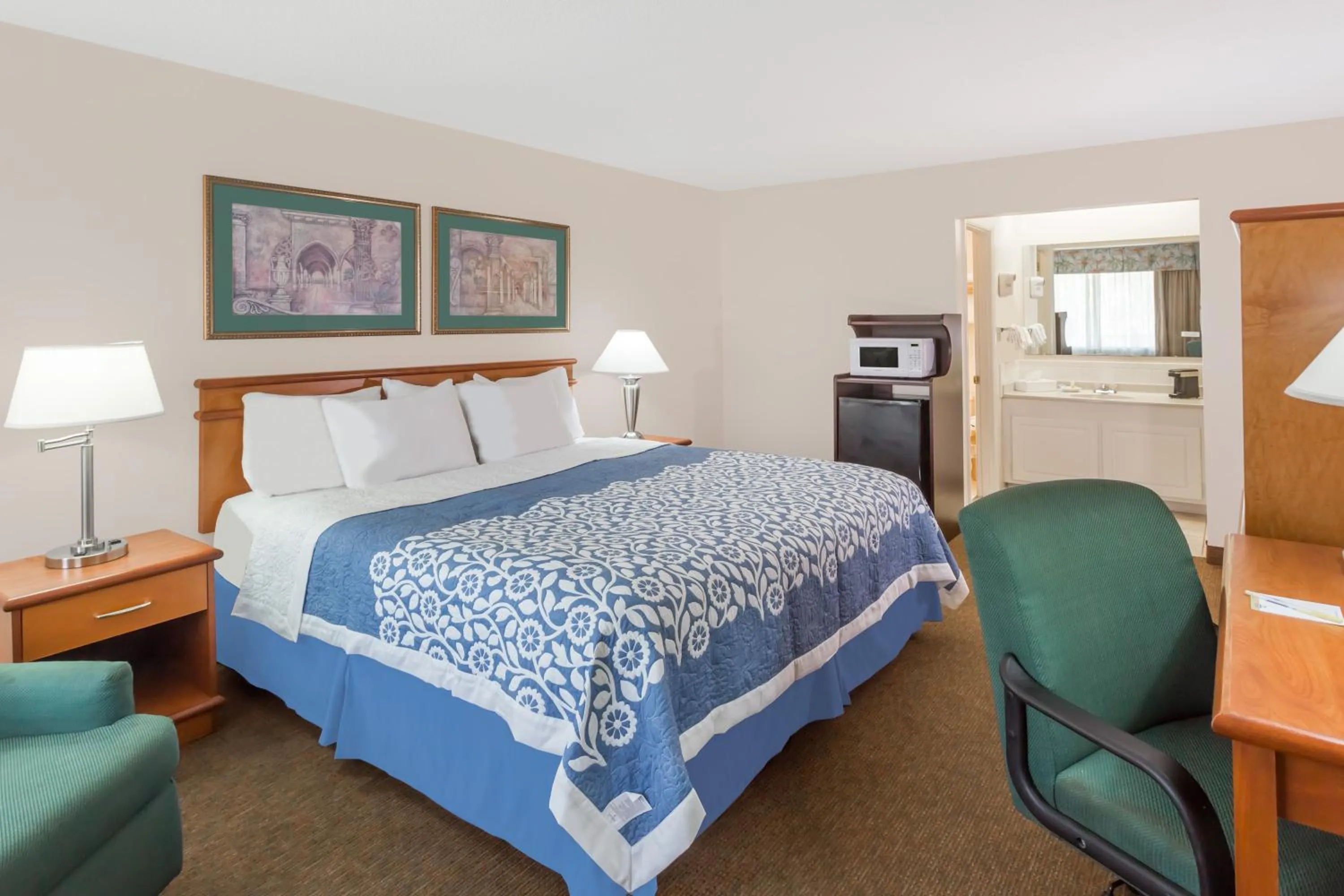 Photo of the whole room, Bed in Days Inn by Wyndham Fort Myers Springs Resort