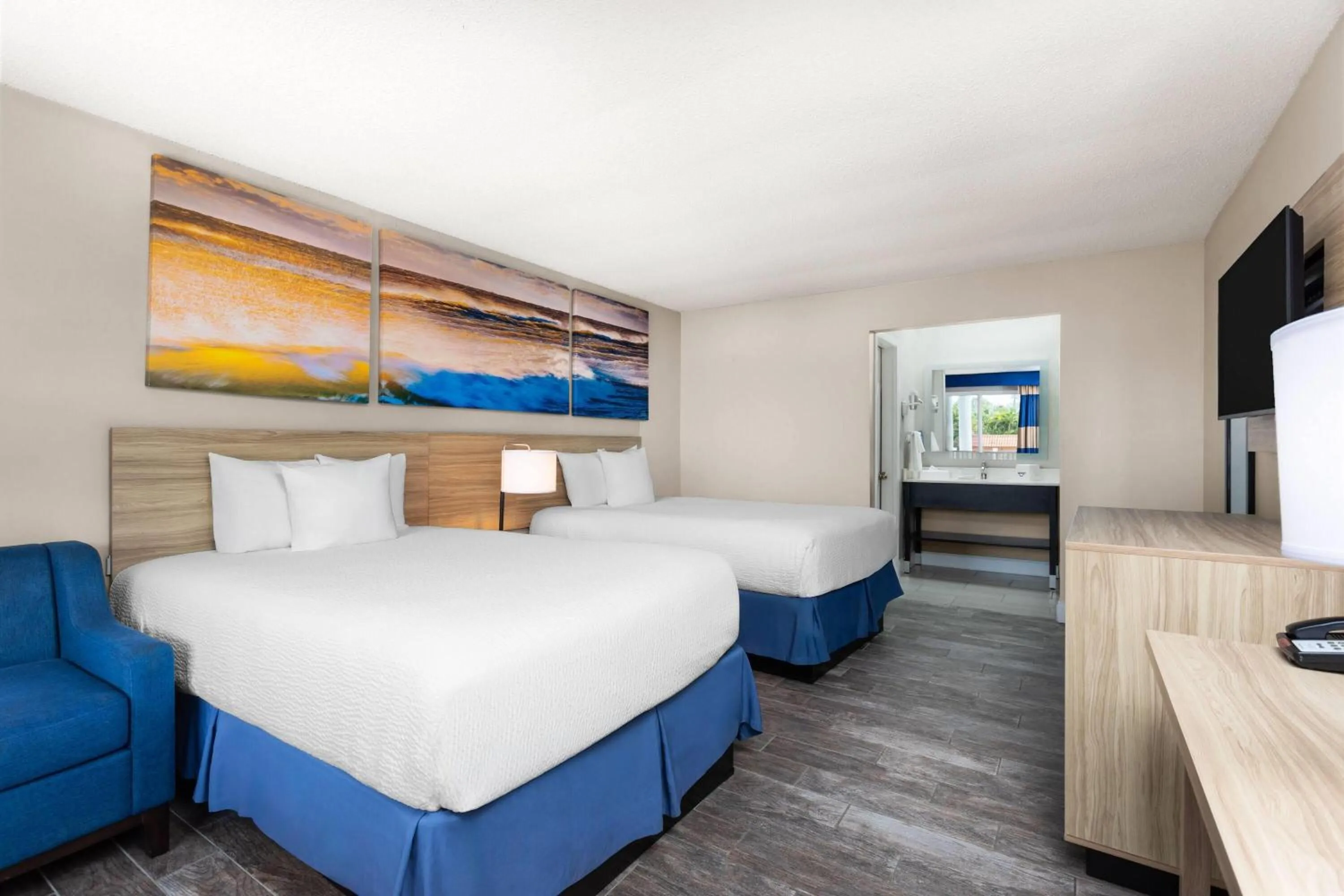 Photo of the whole room, Bed in Days Inn by Wyndham Fort Myers Springs Resort