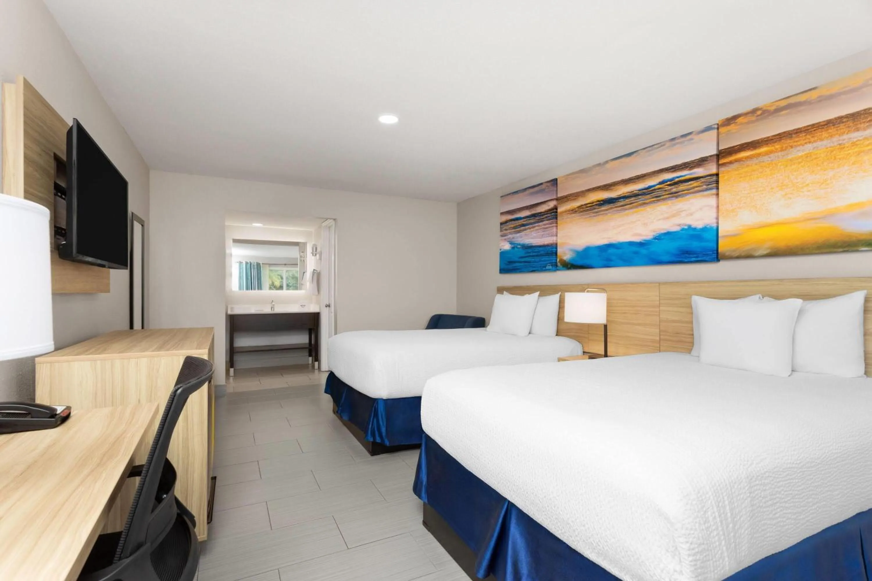 Photo of the whole room, Bed in Days Inn by Wyndham Fort Myers Springs Resort