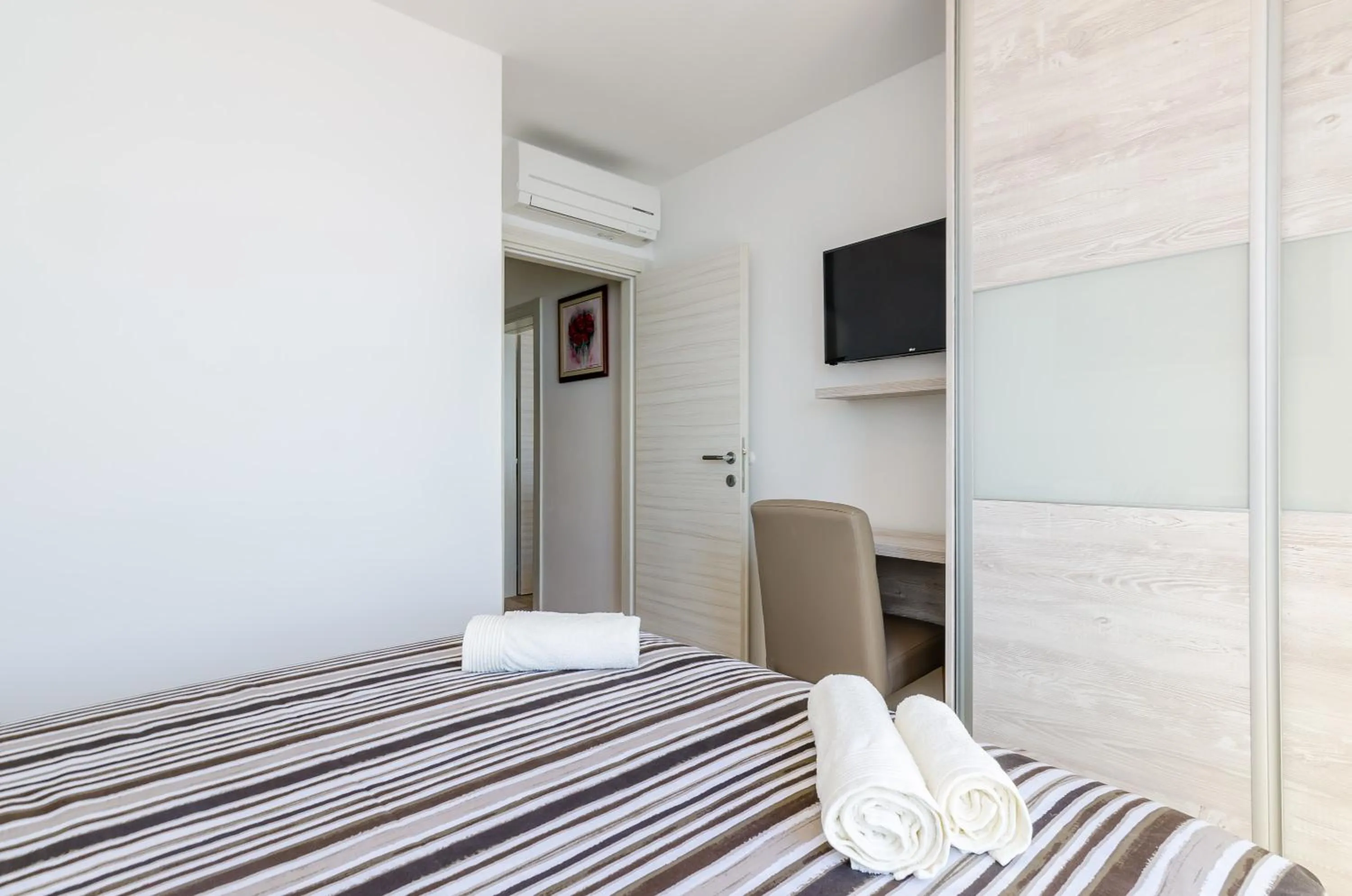 Bedroom, Bed in Apartments Lazarin