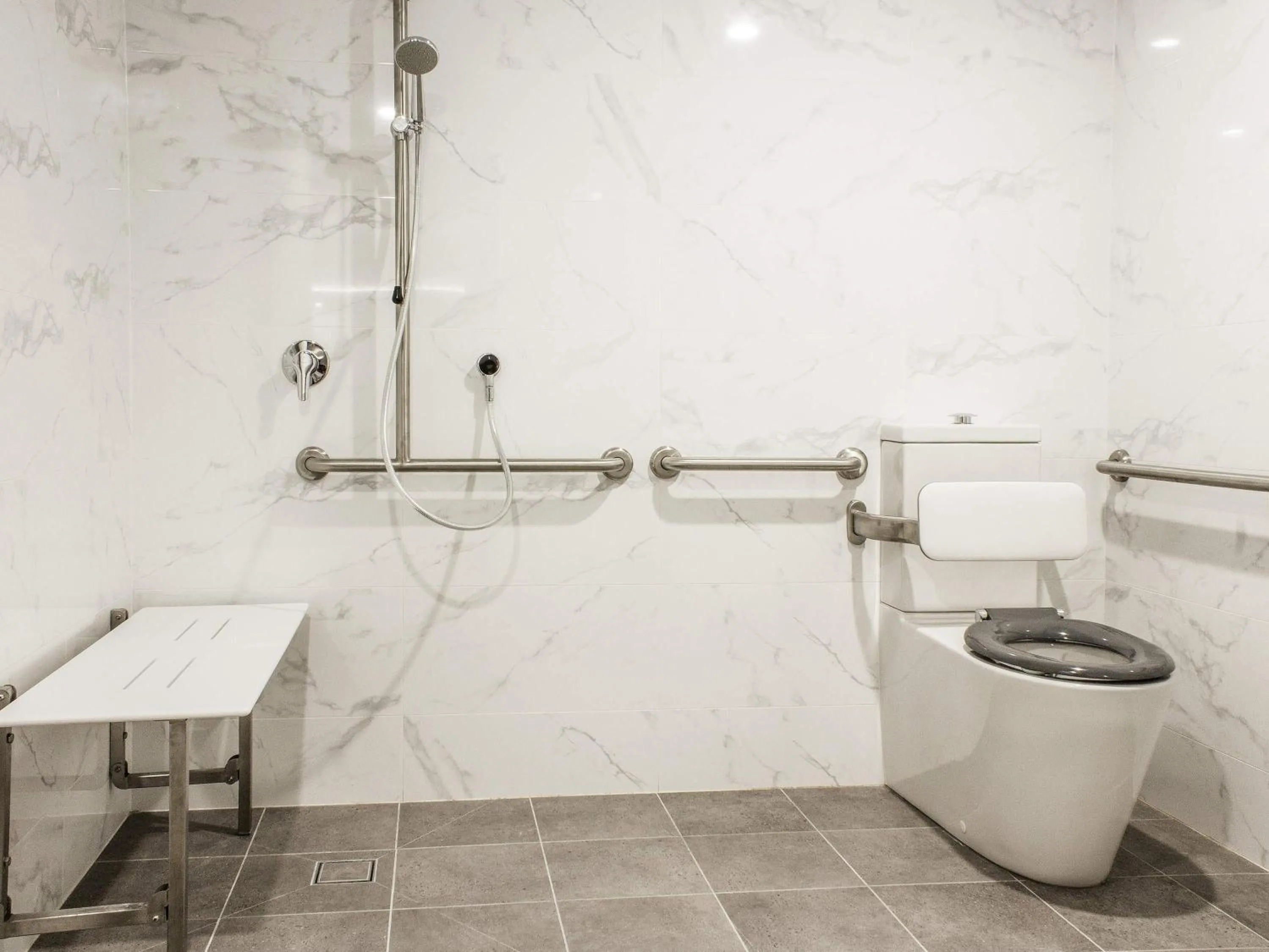 Bedroom in Mercure Sydney