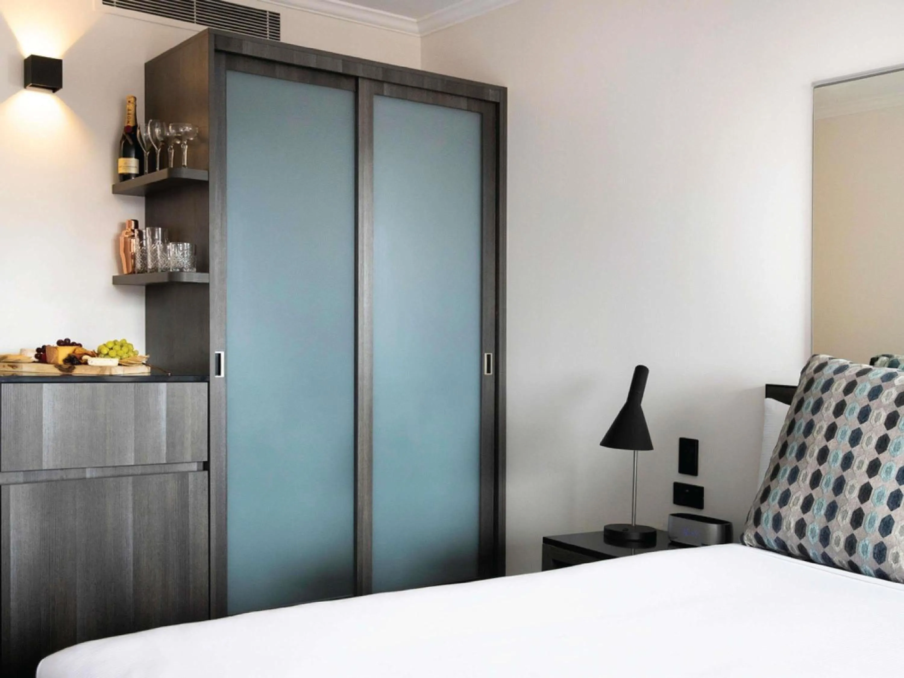 Bedroom, Bed in Mercure Sydney