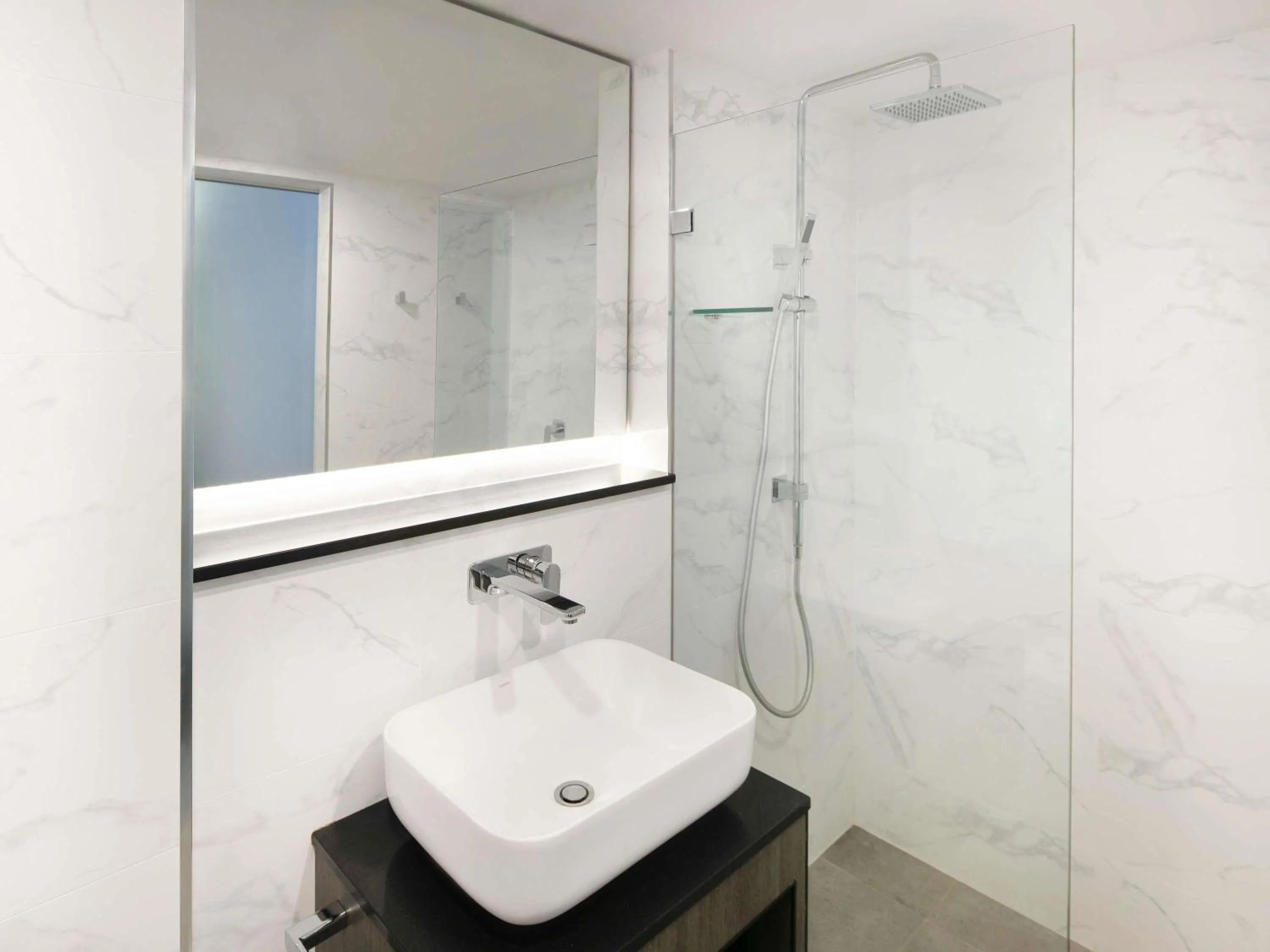 Bedroom in Mercure Sydney